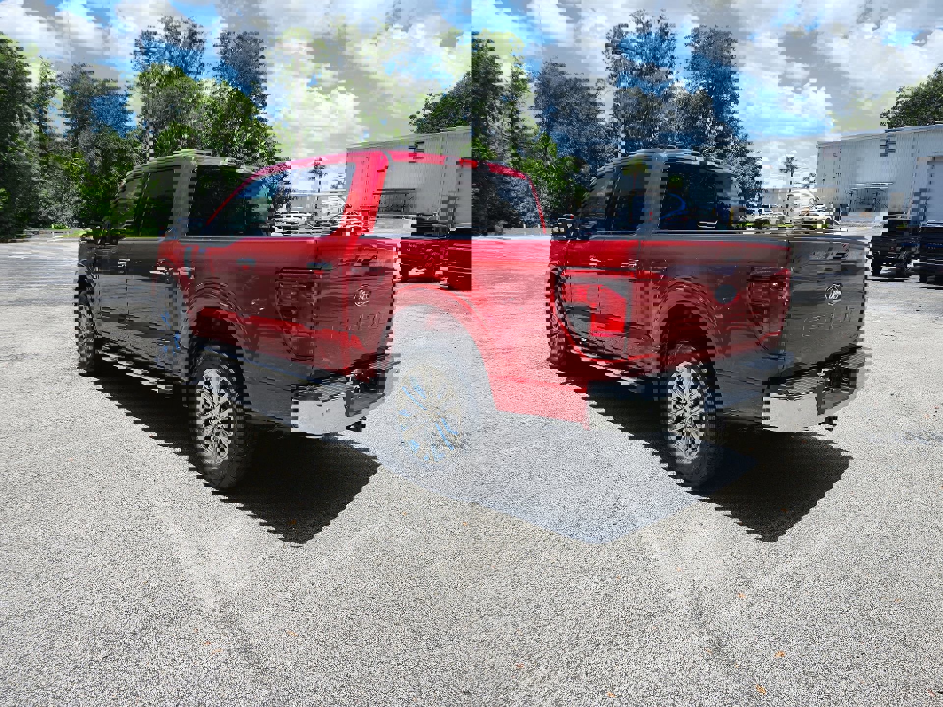 2025 Ford F-150 XLT photo 3