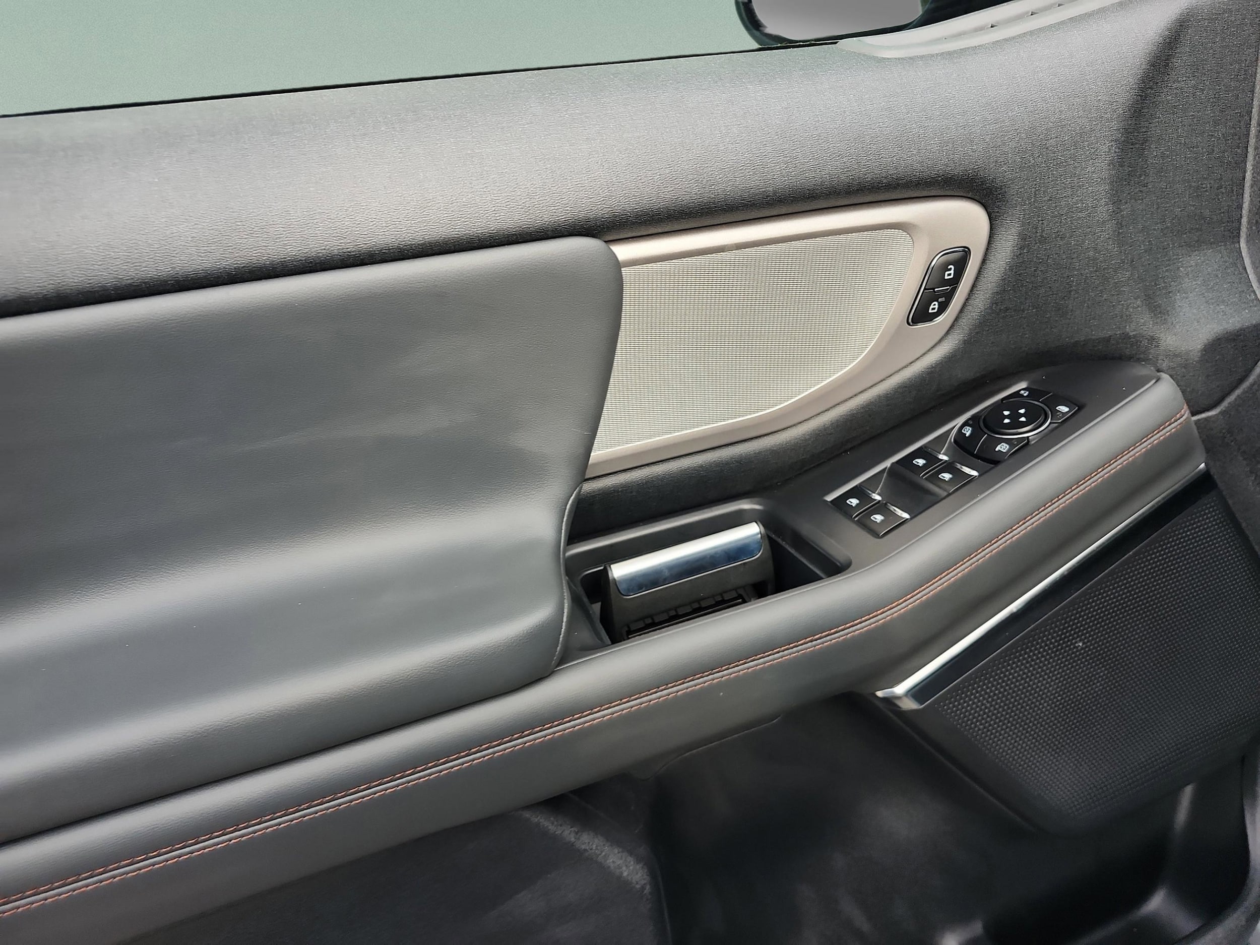 2025 Ford Expedition Active - Photo 17