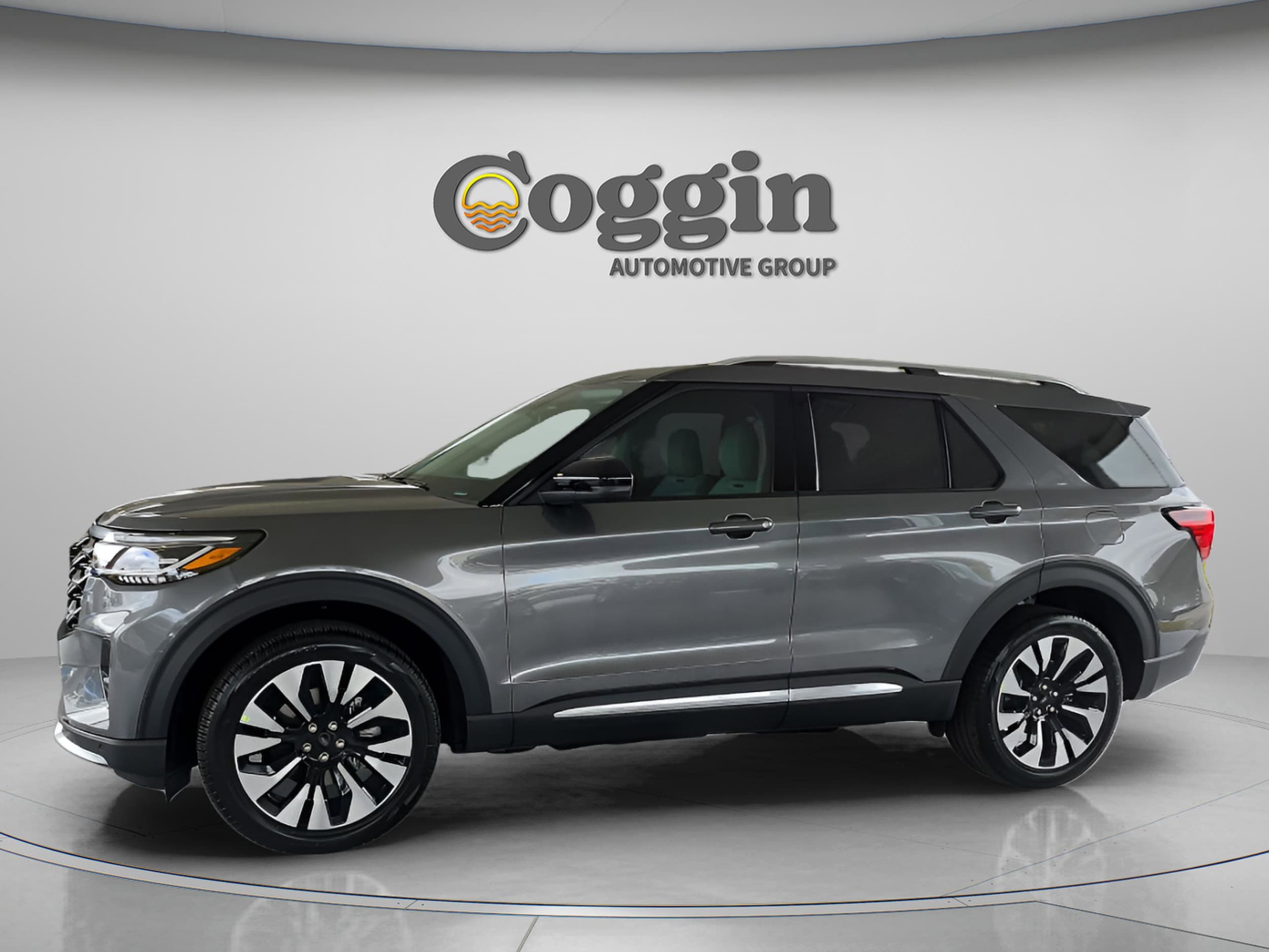 2026 Ford Explorer Platinum's photo