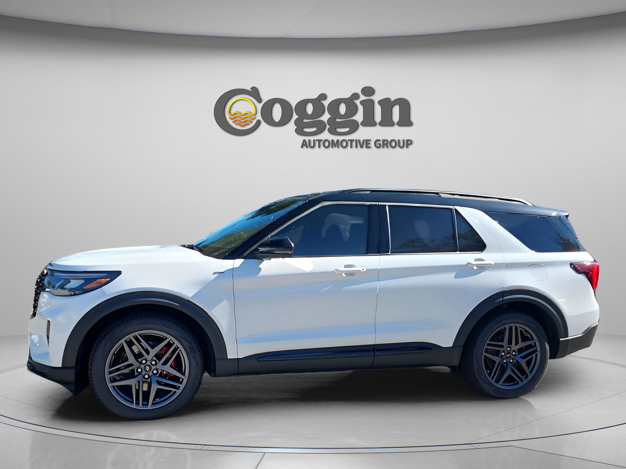 2025 Ford Explorer ST-LINE's photo
