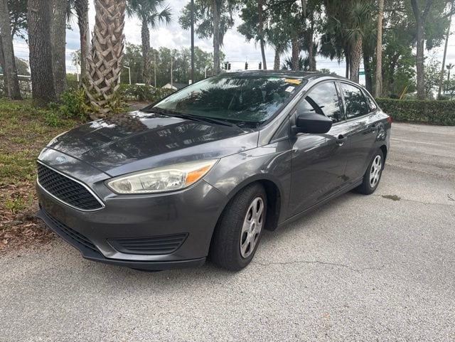 2016 Ford Focus Sedan S's photo
