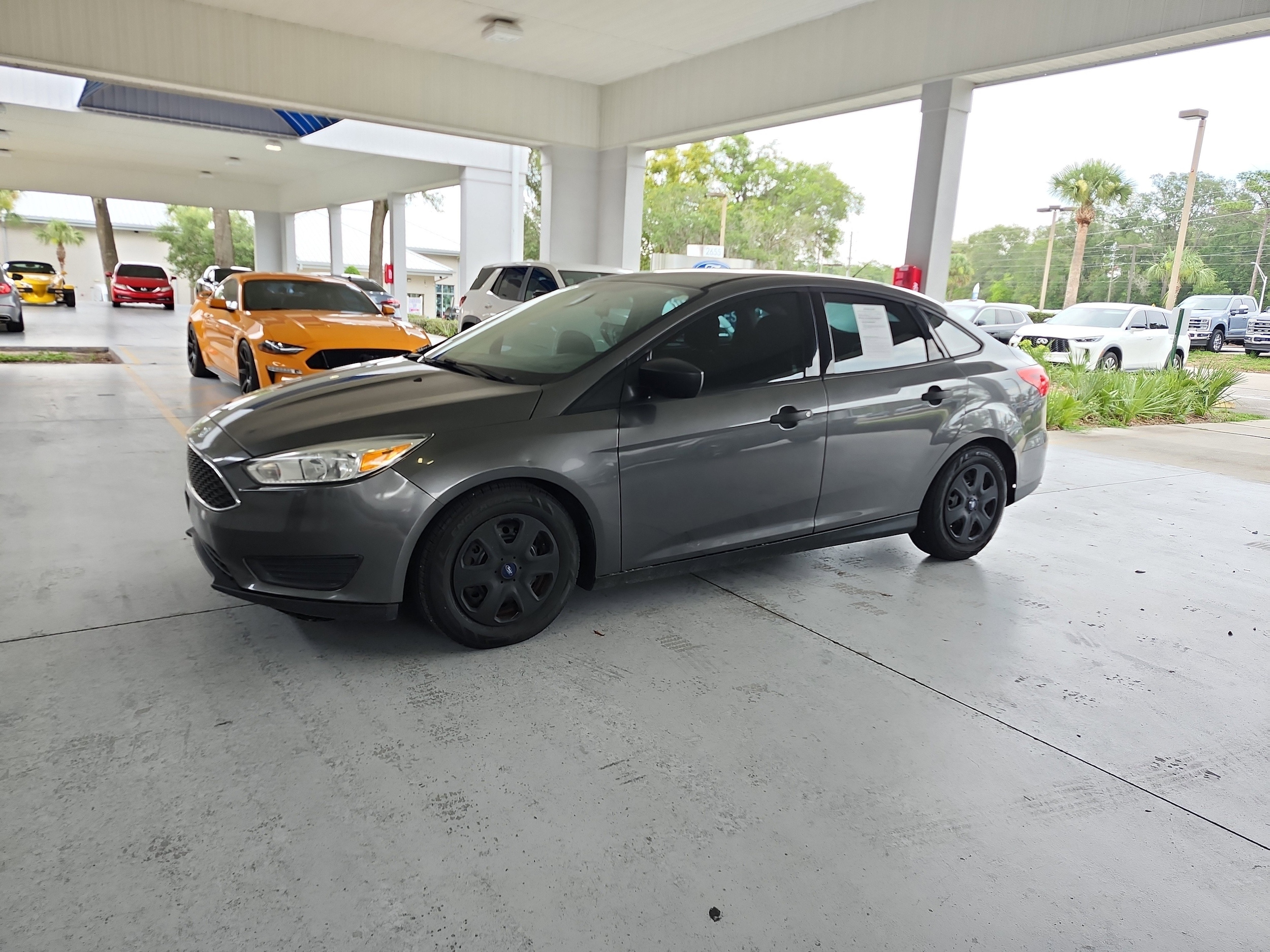 2016 Ford Focus Sedan S's photo