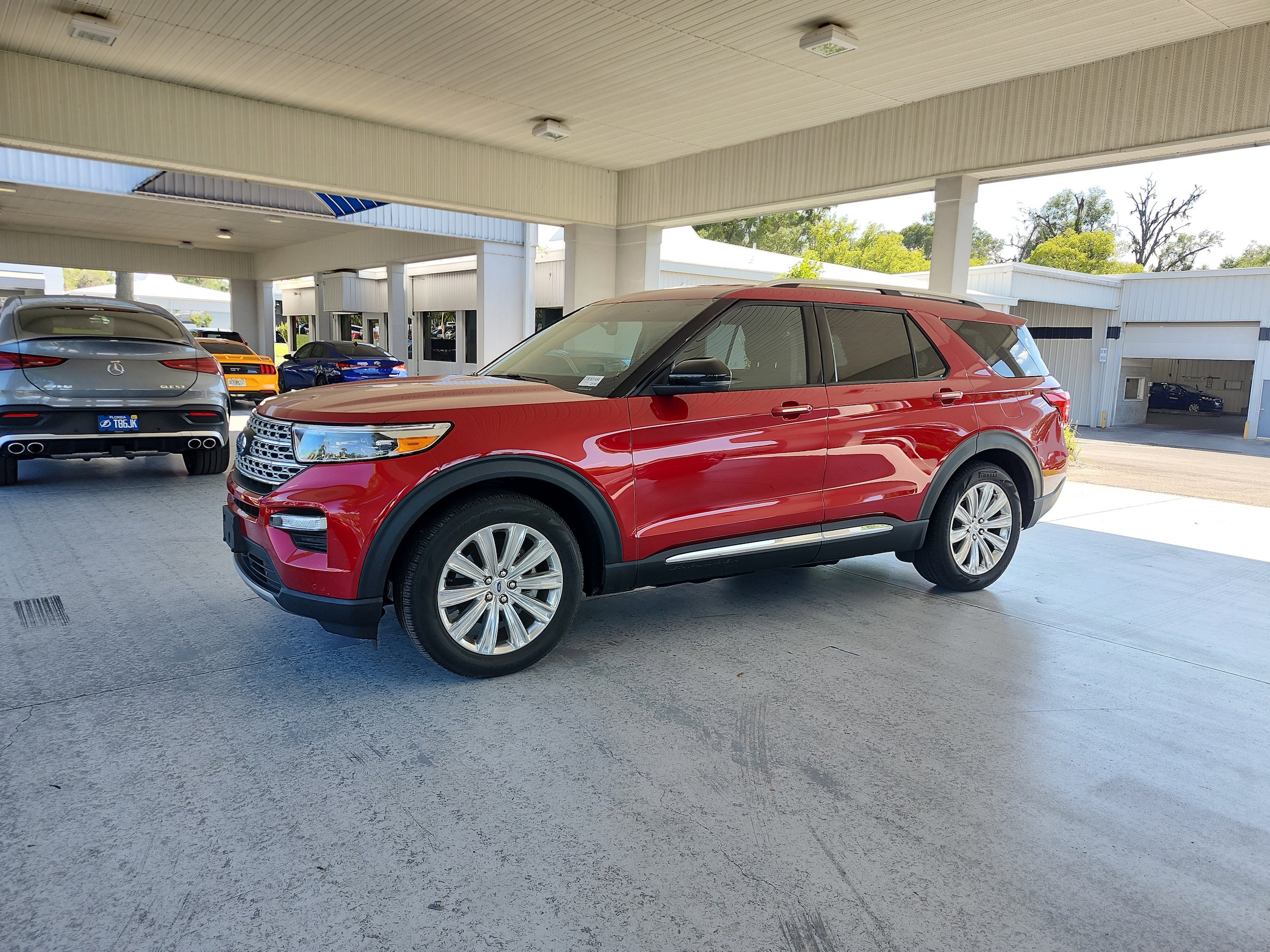 2022 Ford Explorer Limited RWD's photo