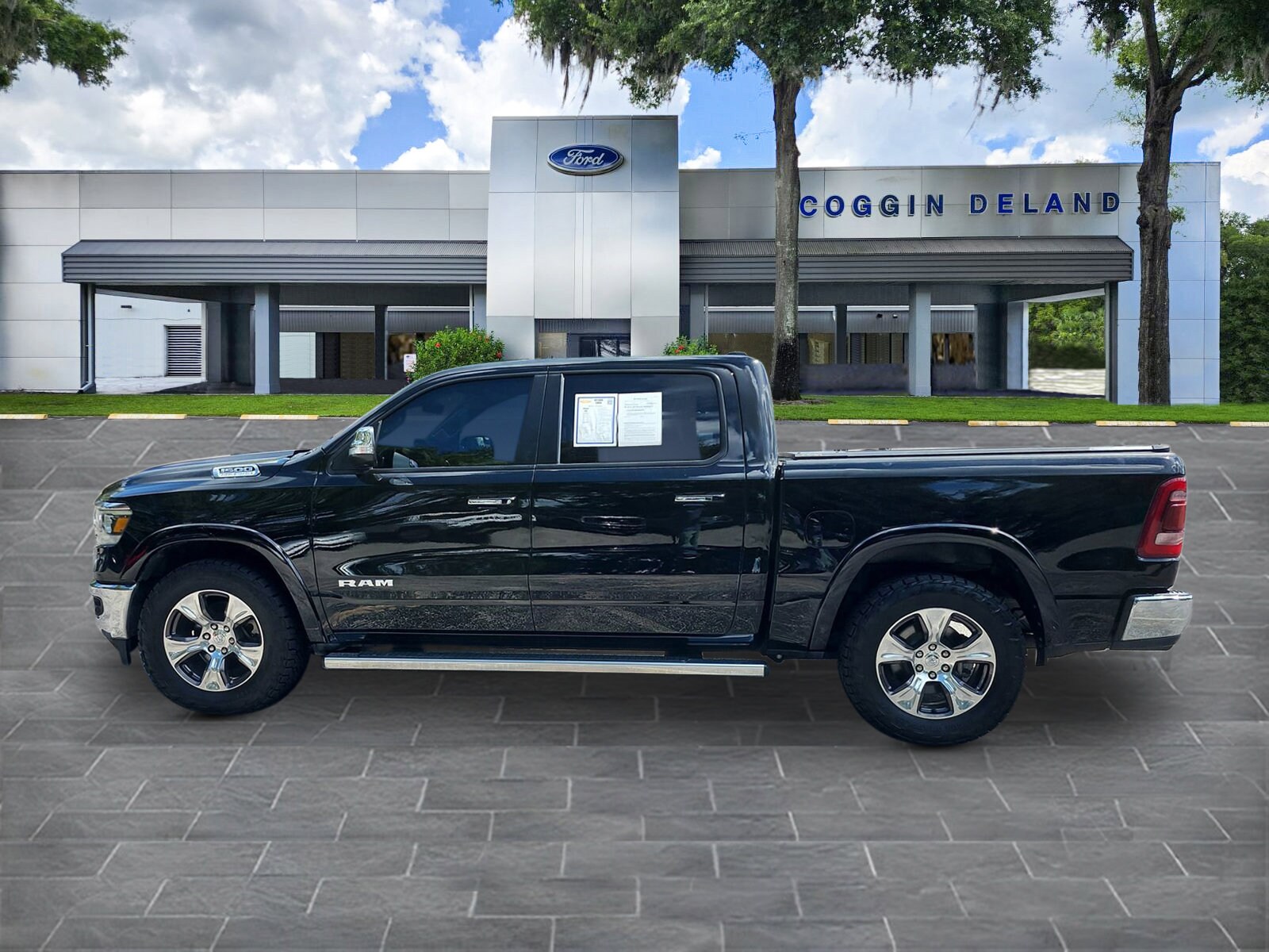 2022 Ram 1500 Laramie photo 2