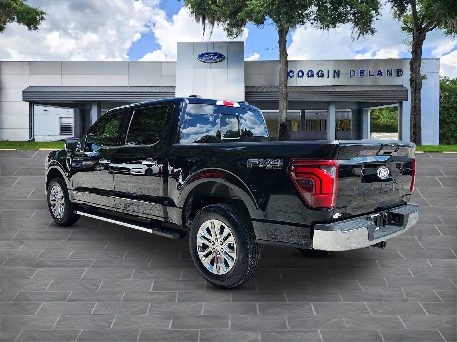 2025 Ford F-150 Lariat photo 3