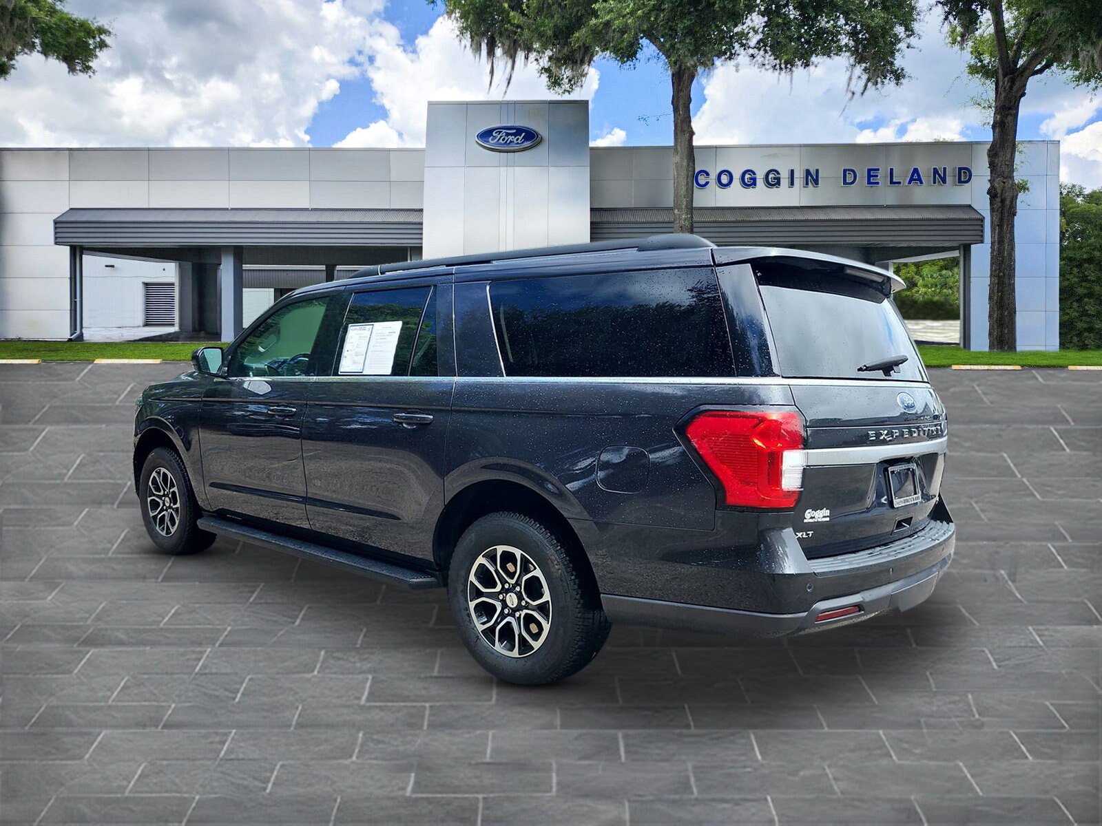 2024 Ford Expedition MAX XLT photo 3