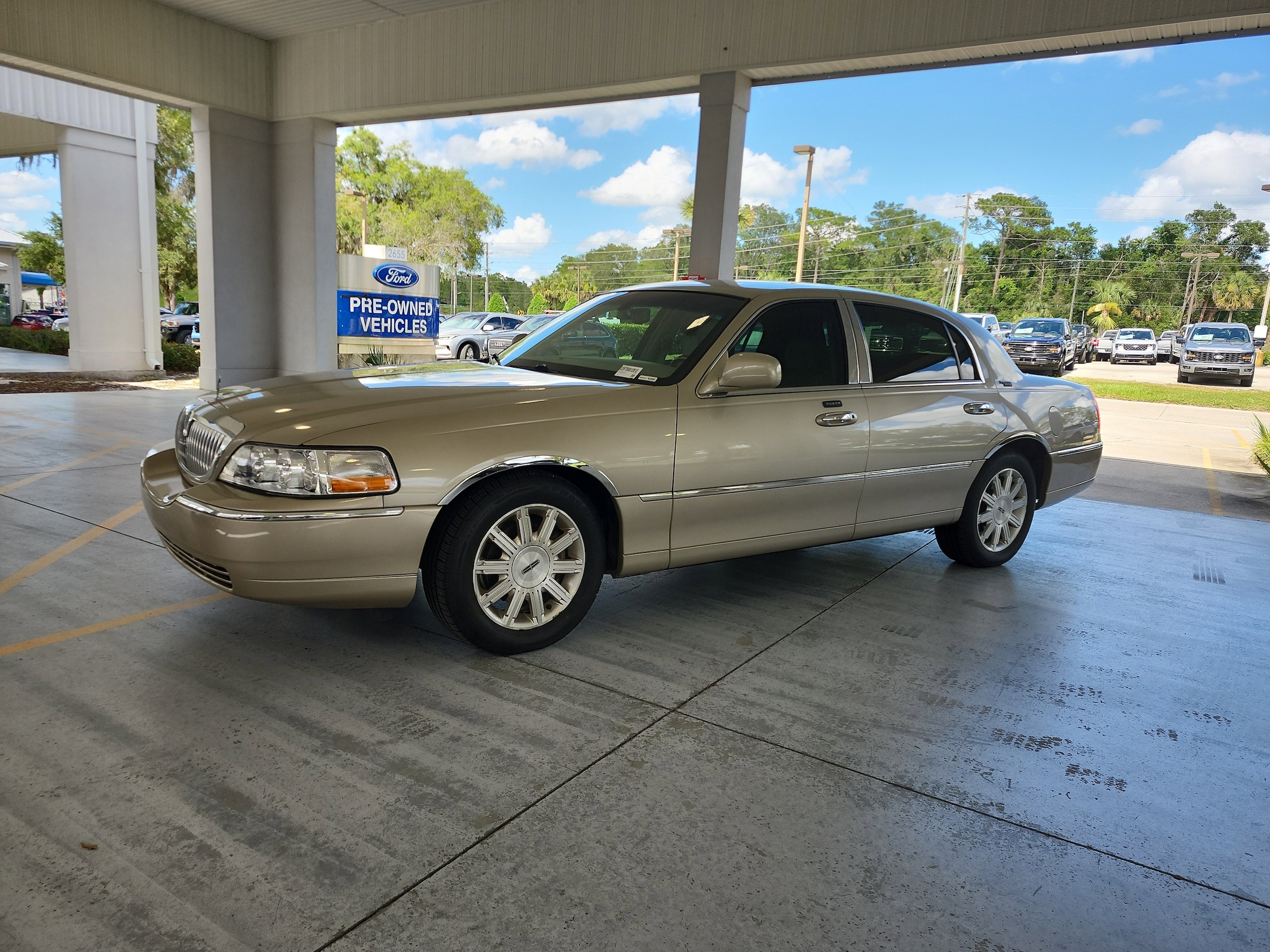 2009 Lincoln Town Car Signature Limited's photo