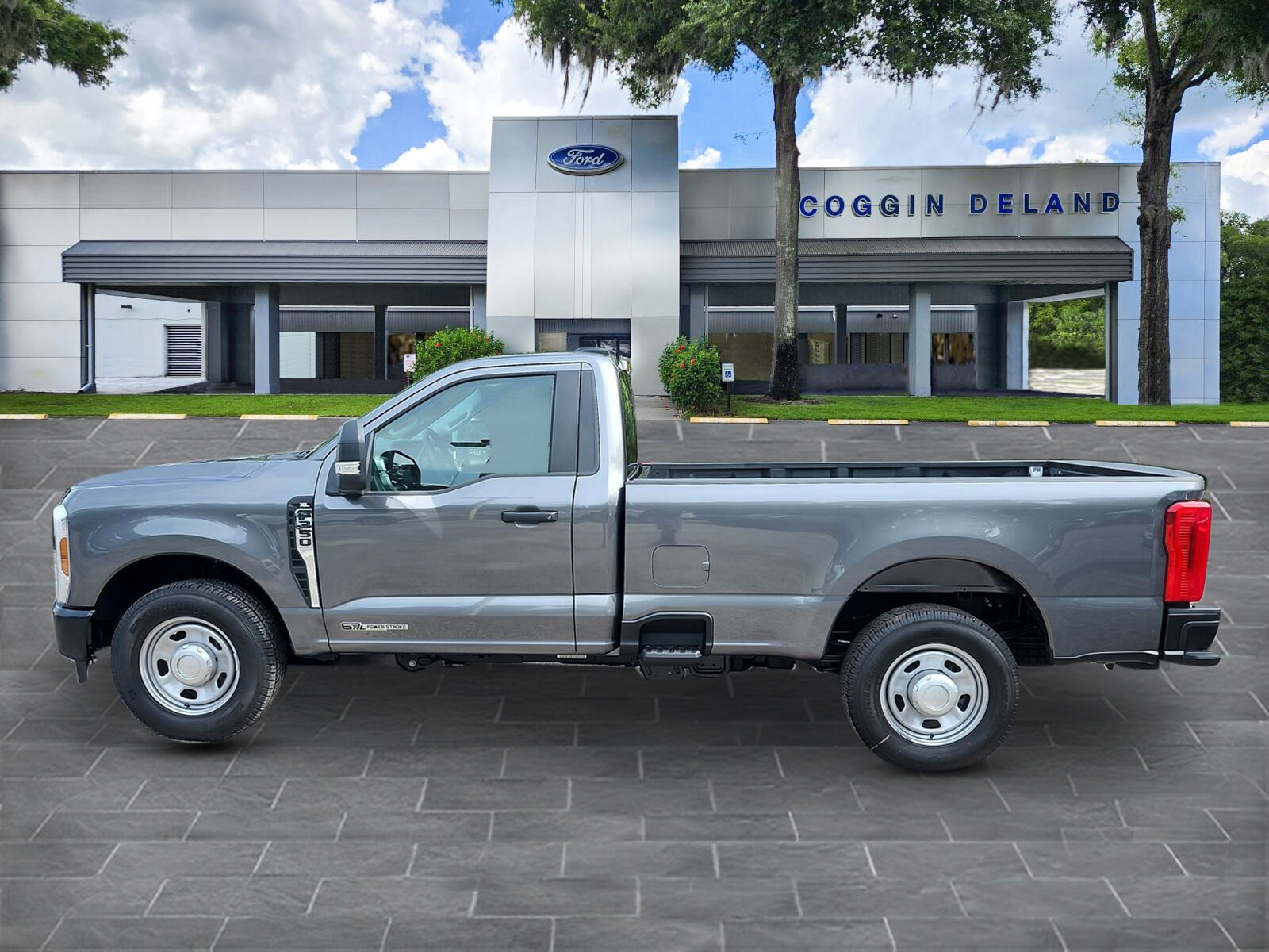 2025 Ford F-350 photo 2