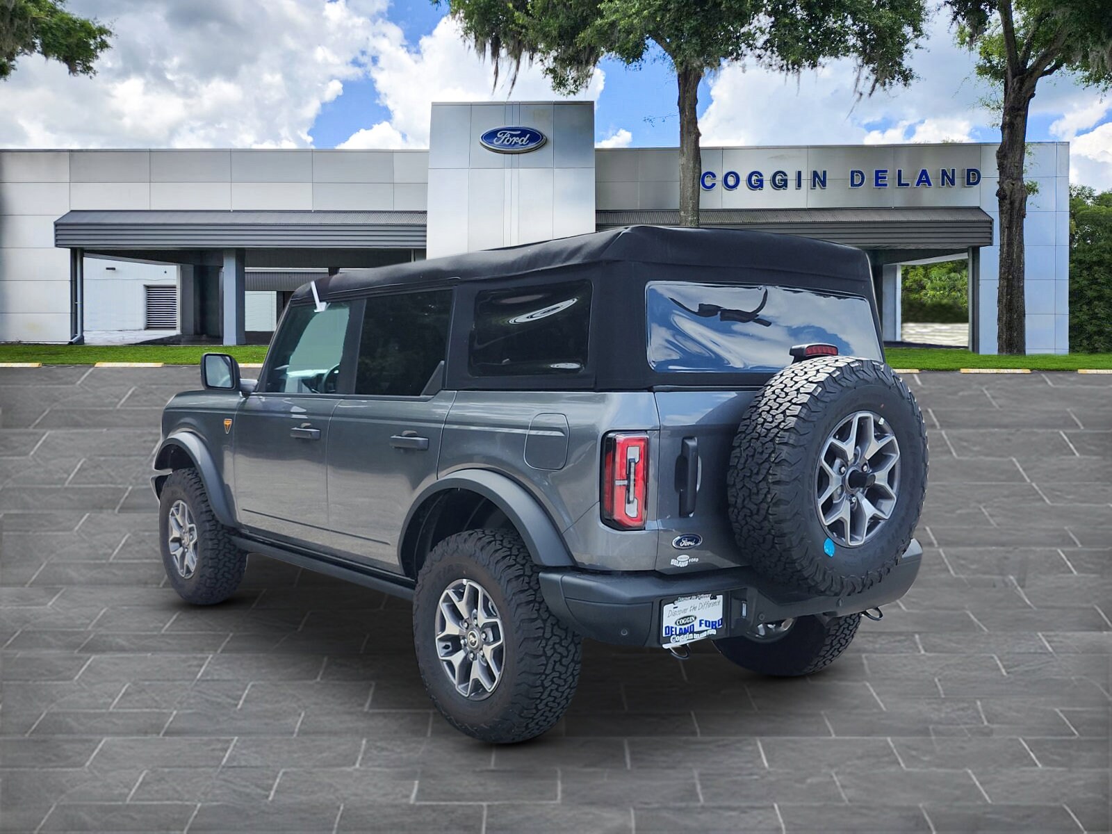 2023 Ford Bronco Badlands photo 3