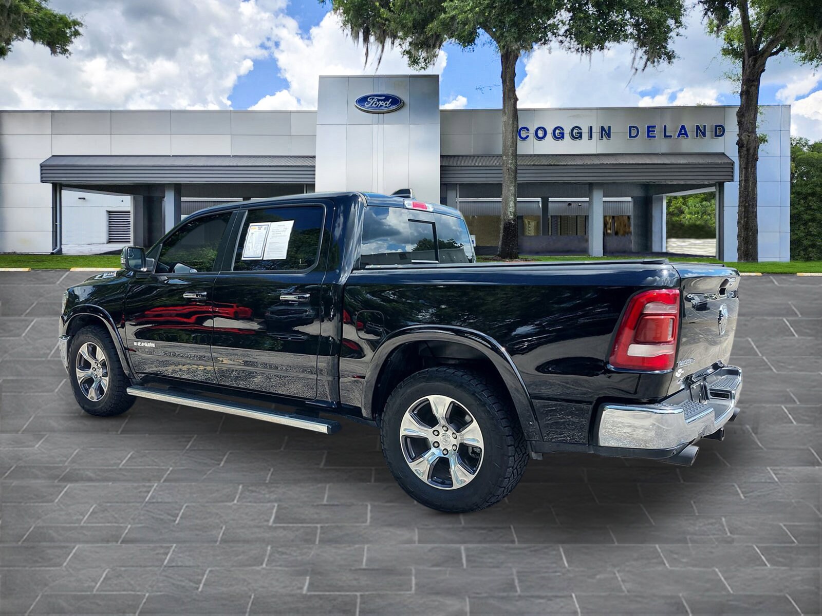 2022 Ram 1500 Laramie photo 3