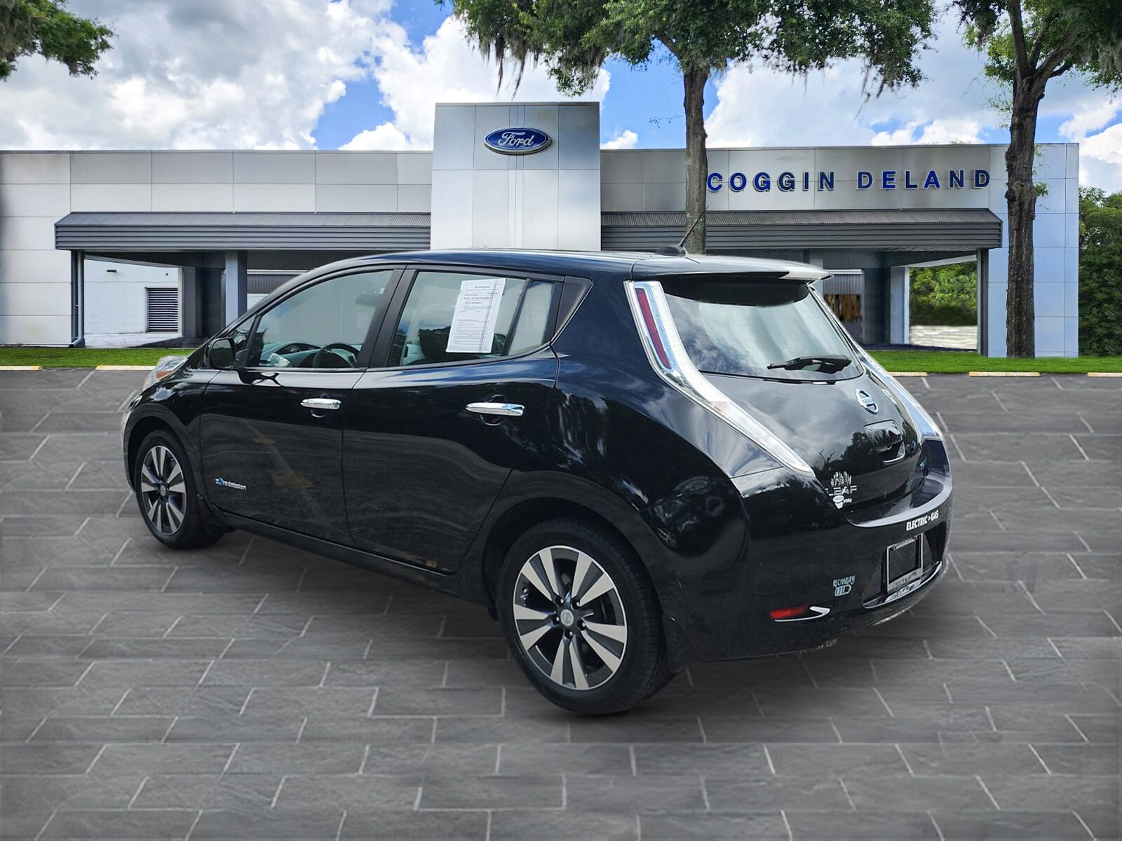 2015 Nissan Leaf SV photo 3