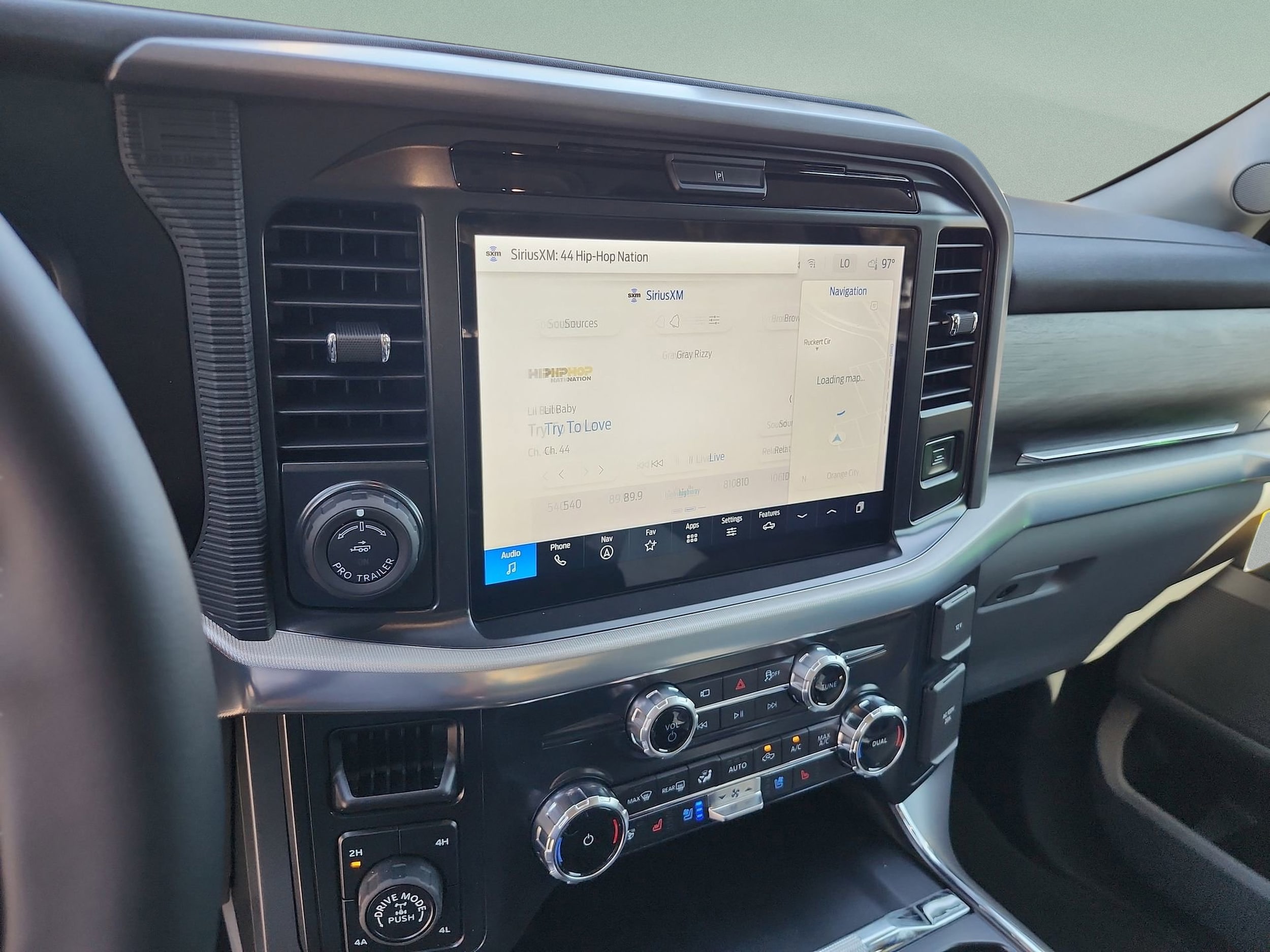 2025 Ford F-150 Lariat - Photo 13