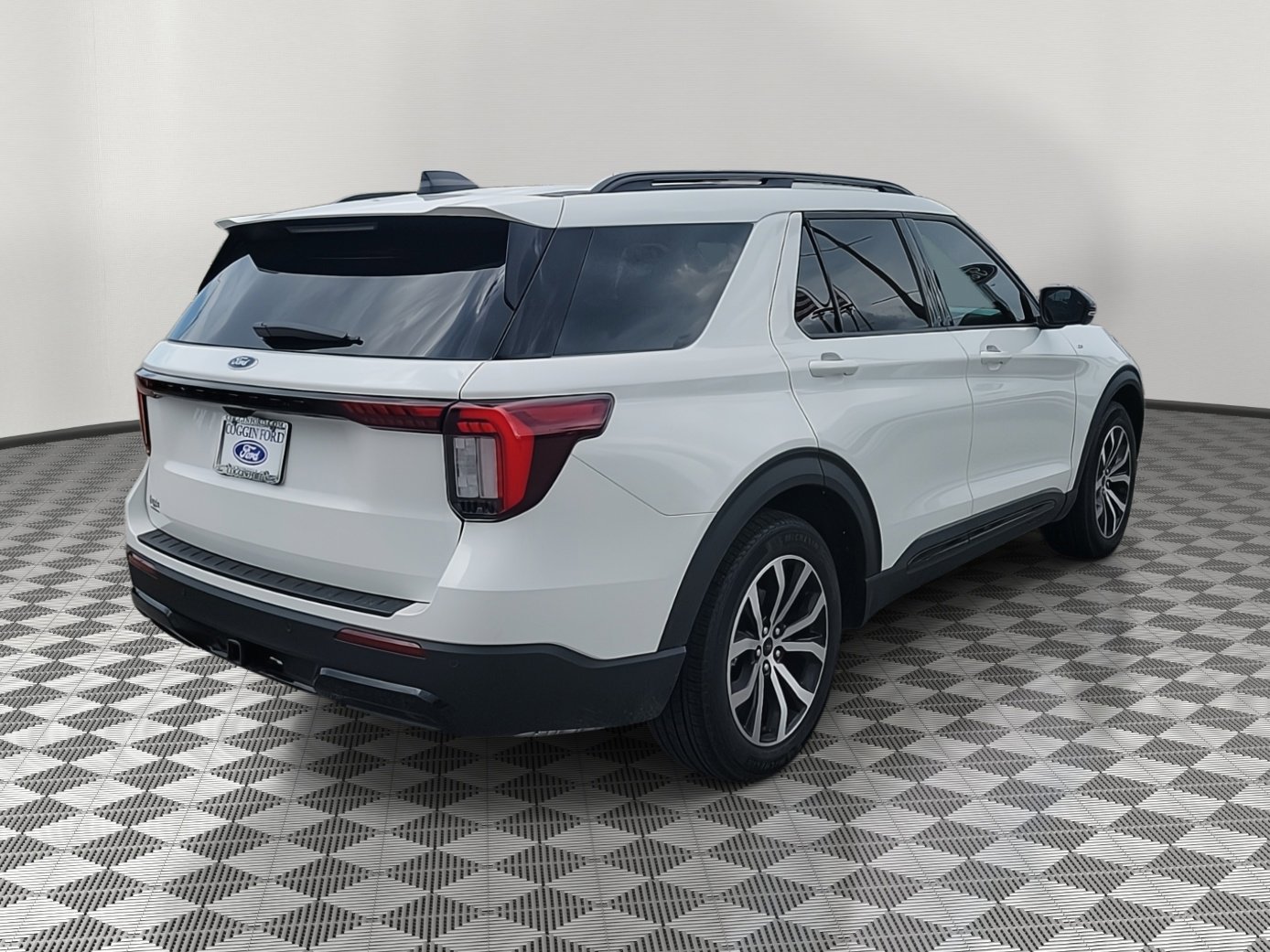 2025 Ford Explorer ST-Line photo 3