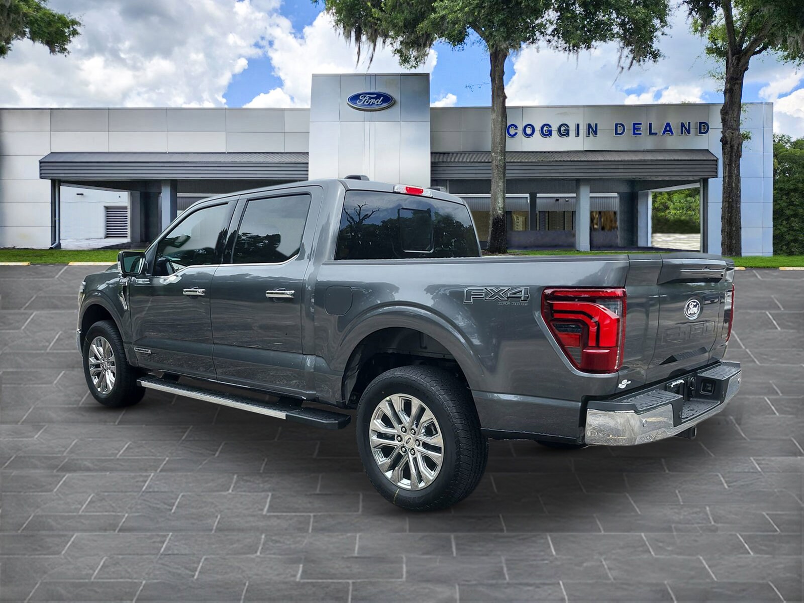 2025 Ford F-150 Lariat photo 2