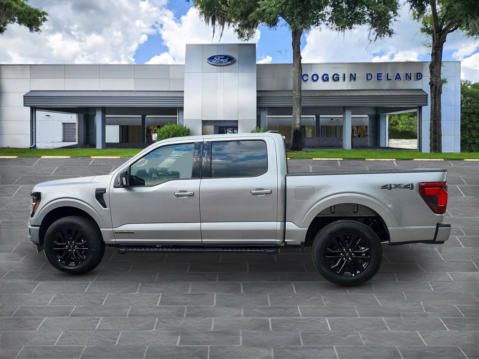 2025 Ford F-150 XLT photo 2