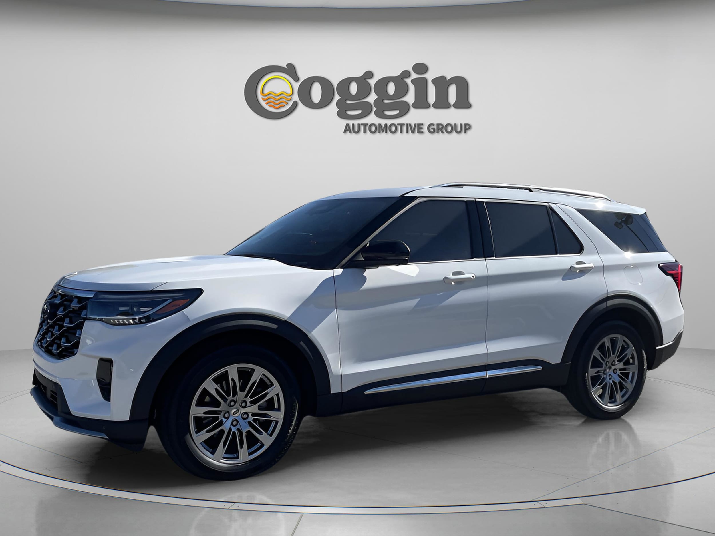 2026 Ford Explorer Platinum's photo