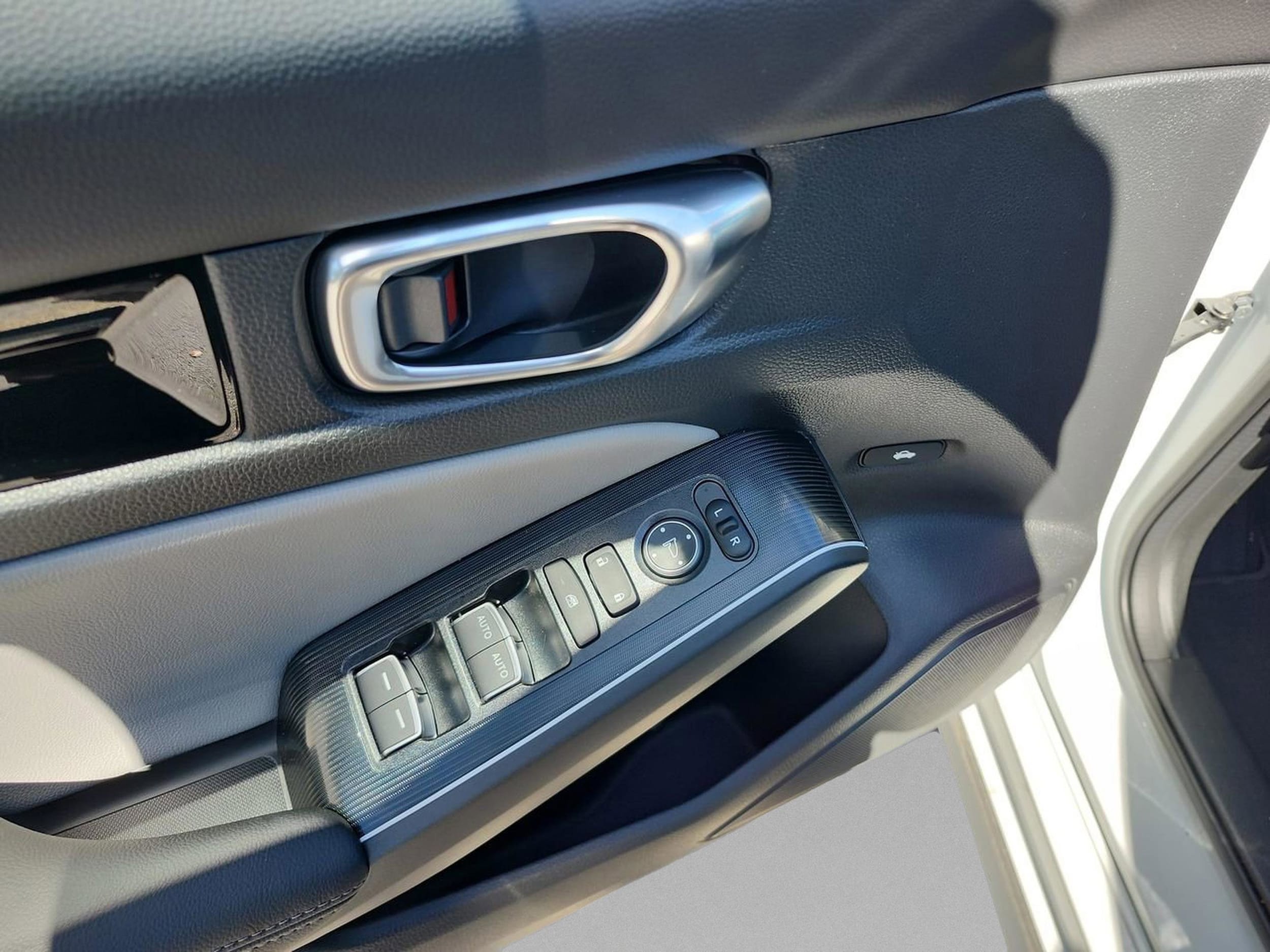 2026 Honda Civic Sport Touring - Photo 17