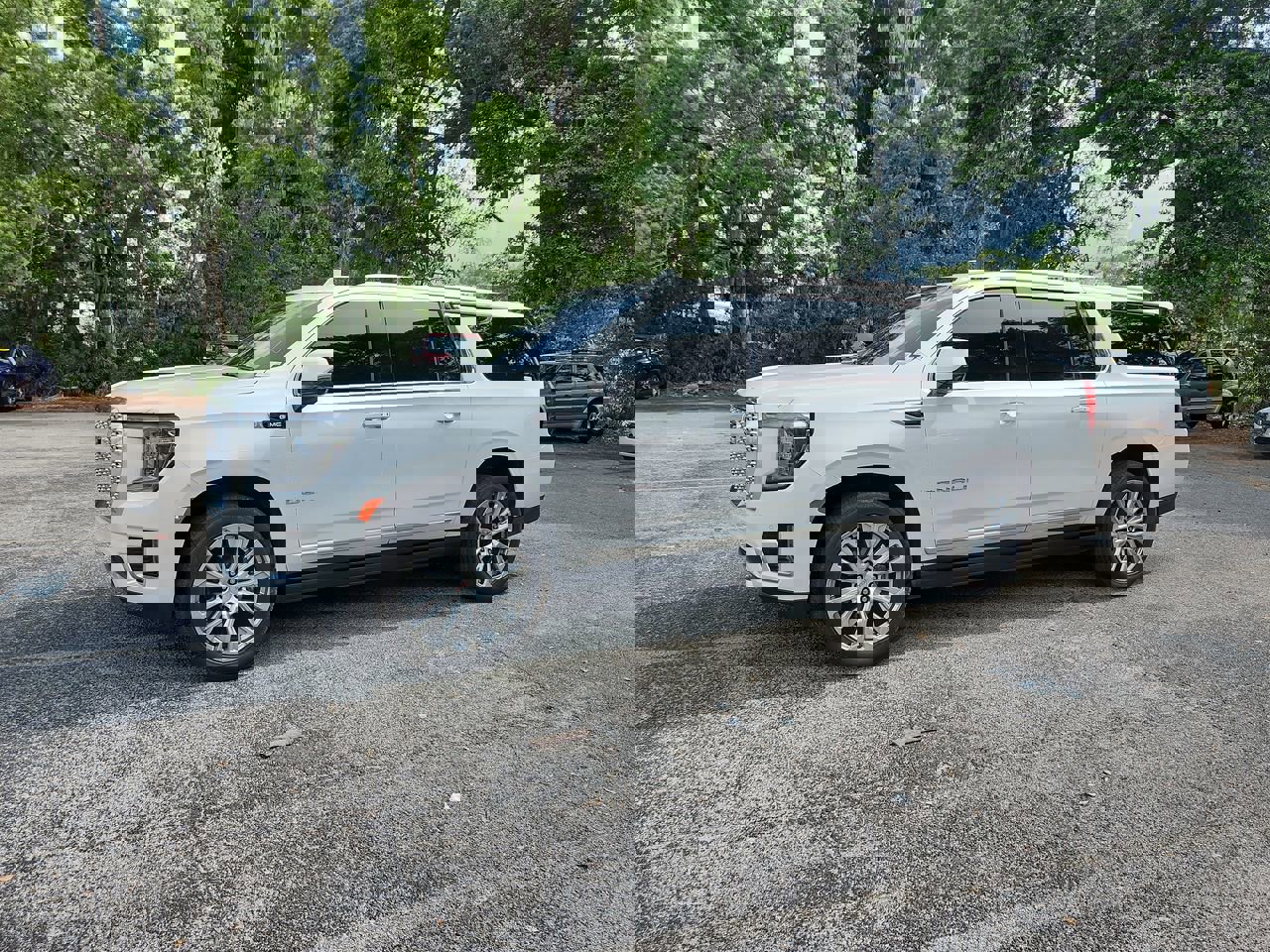 Used 2022 GMC Yukon XL Denali with VIN 1GKS2JKL0NR254637 for sale in Orange City, FL
