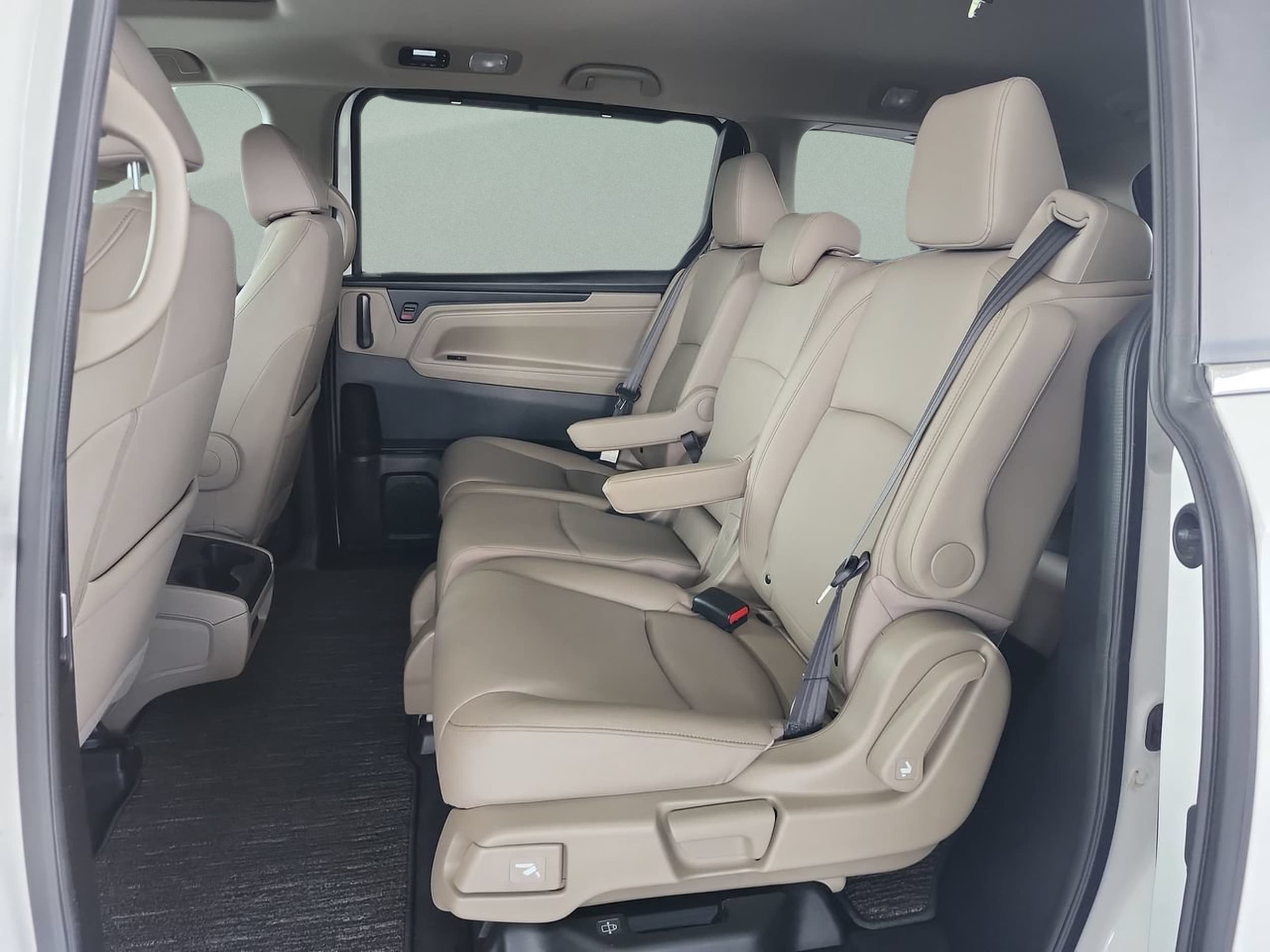 2024 Honda Odyssey EX-L - Photo 18