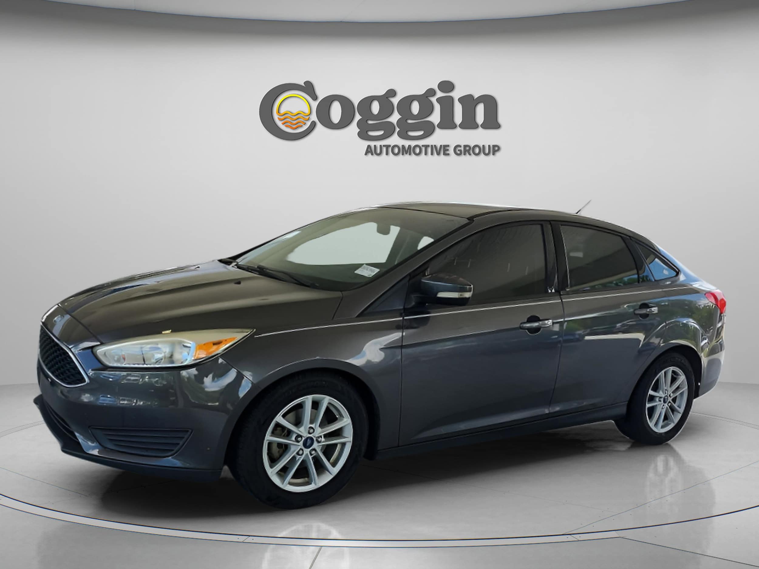 2017 Ford Focus Sedan SE's photo