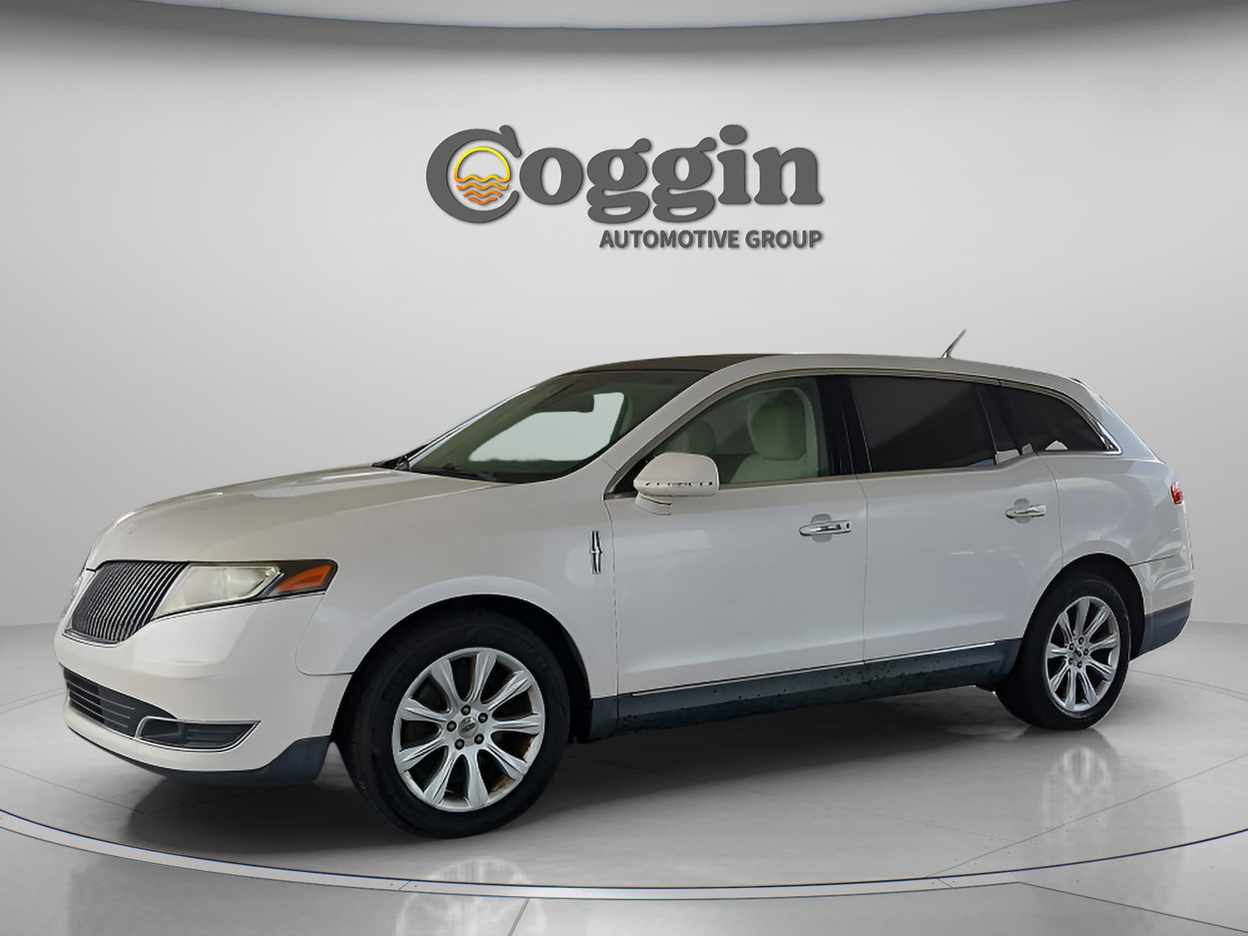 2014 Lincoln MKT Base