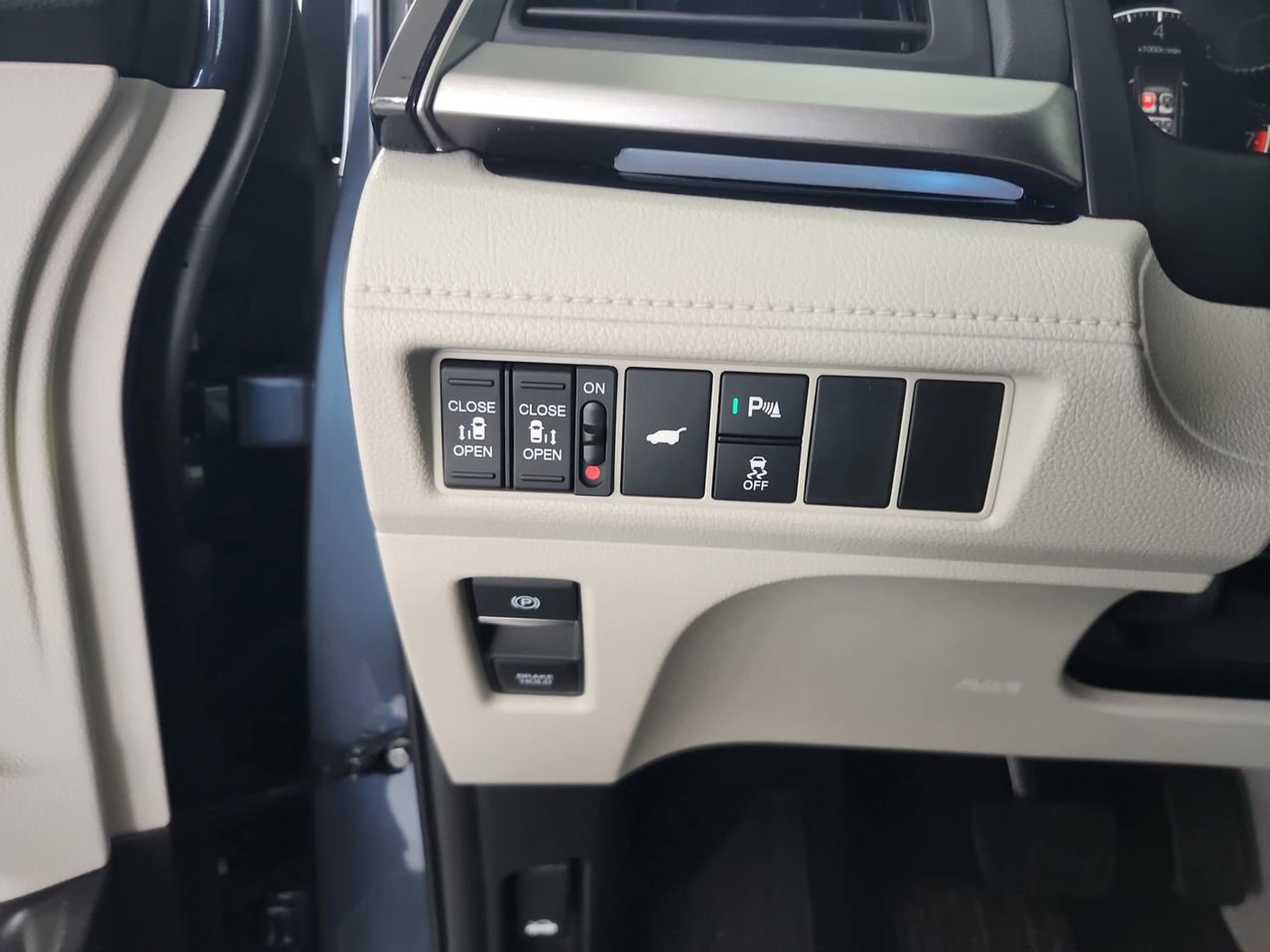 2026 Honda Odyssey Touring - Photo 15