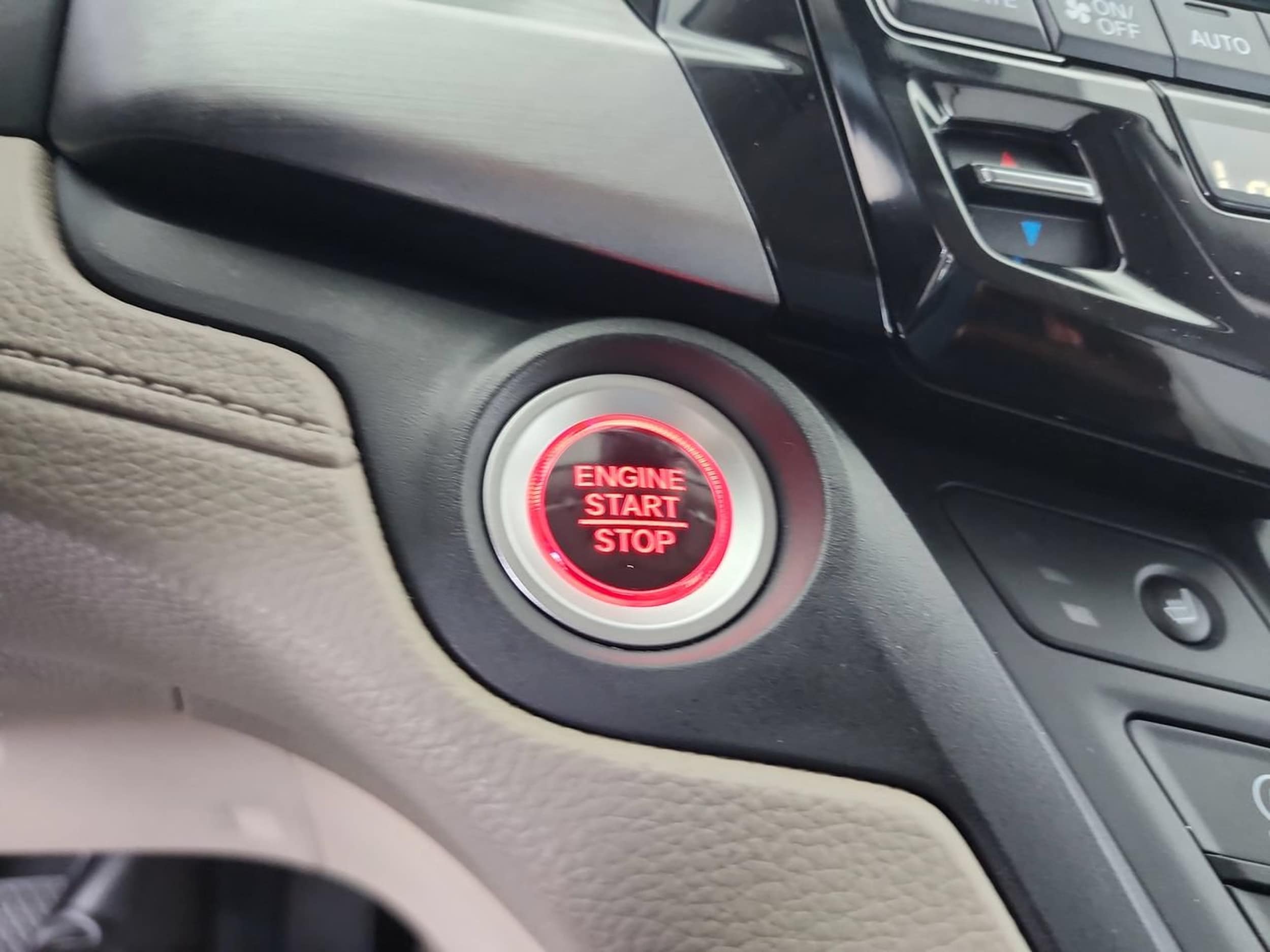 2024 Honda Odyssey EX-L - Photo 25