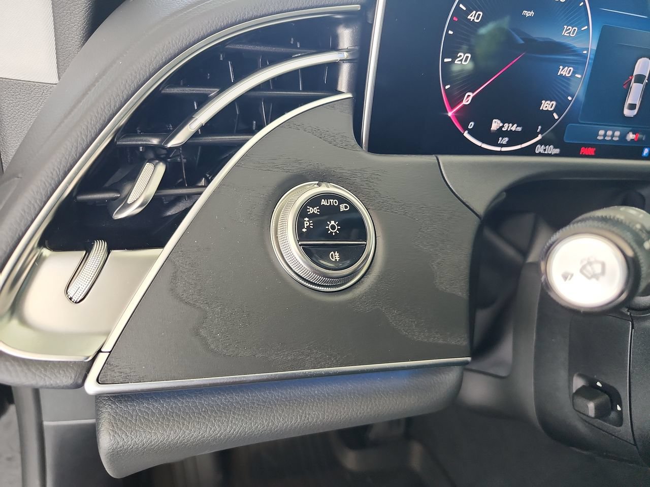 2026 Mercedes-Benz E-Class E350 - Photo 15