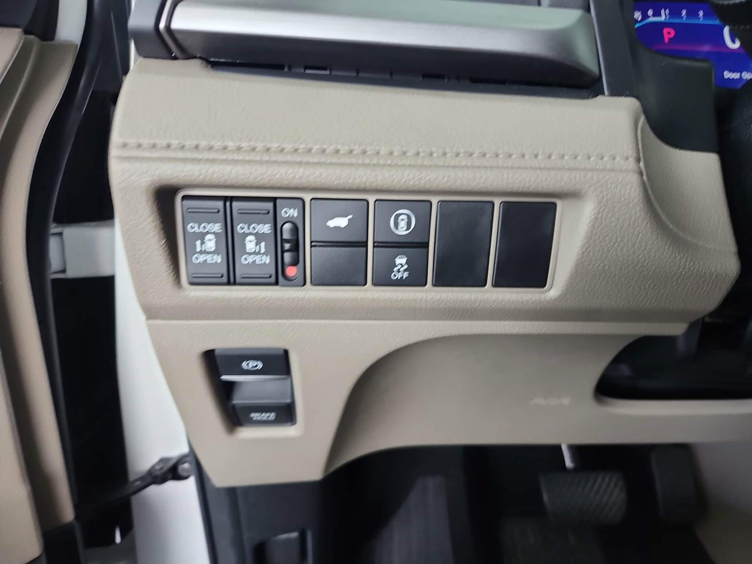2024 Honda Odyssey EX-L - Photo 14