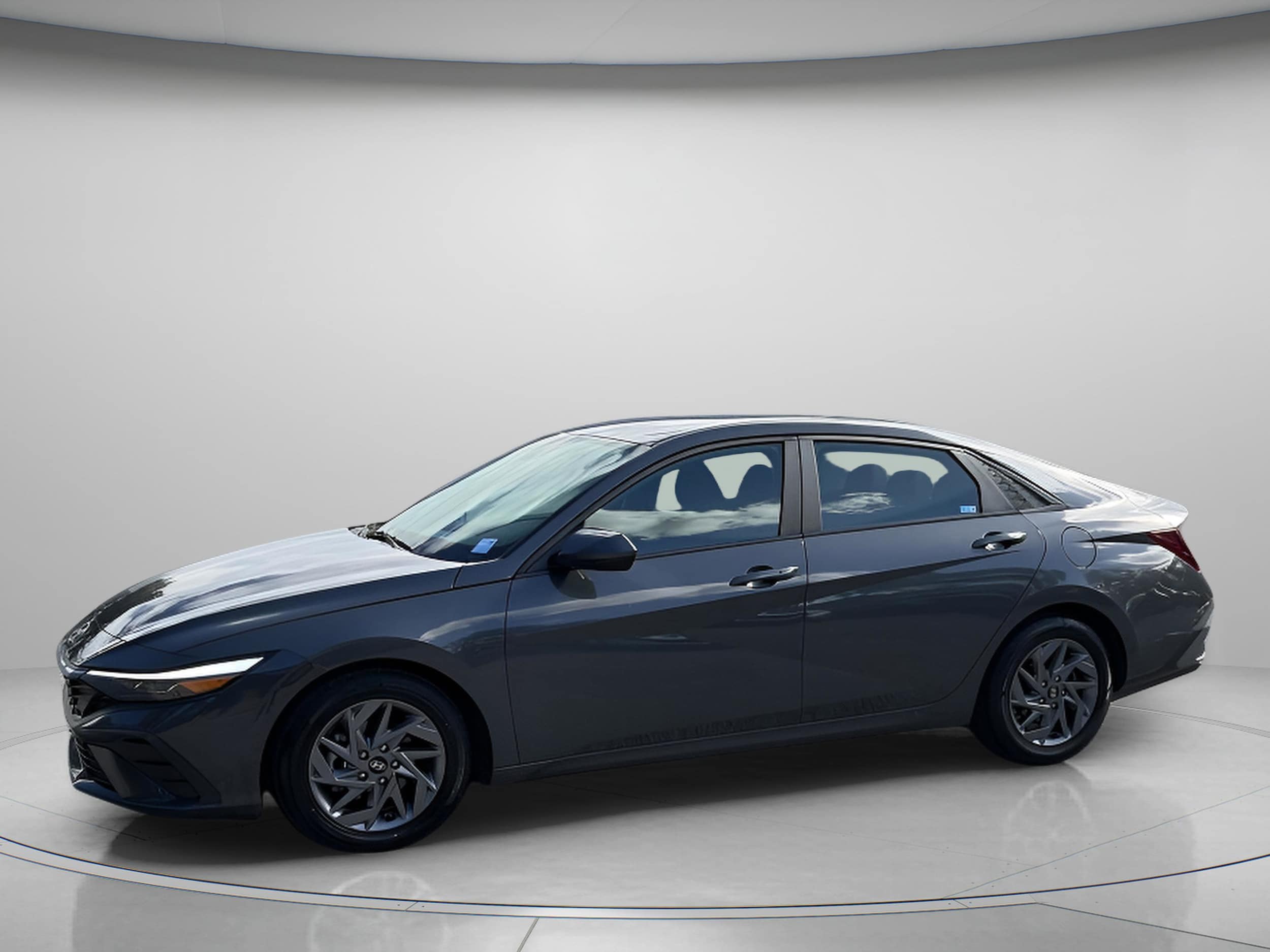 Used 2024 Hyundai Elantra SEL with VIN KMHLM4DG6RU639792 for sale in Orange City, FL