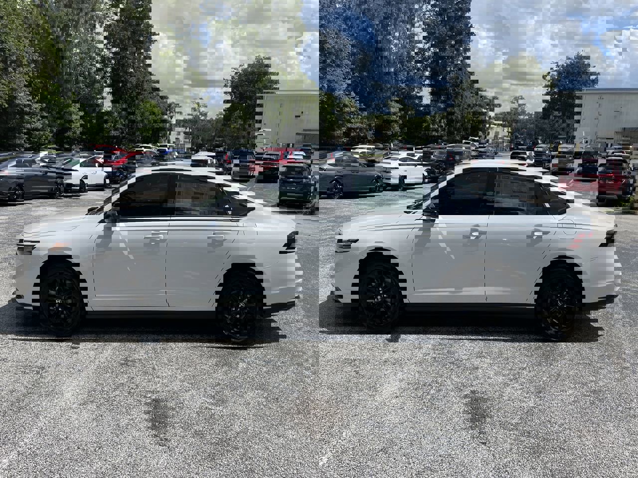 2025 Honda Accord SE photo 2