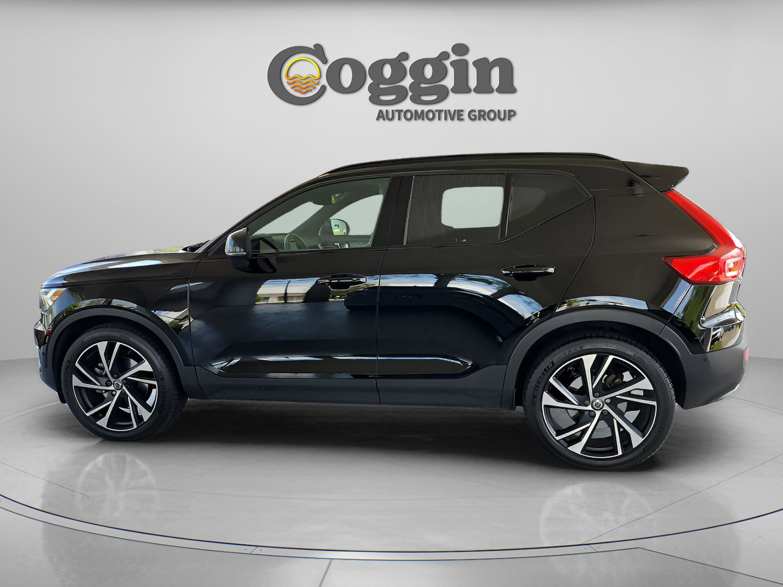 Used 2019 Volvo XC40 R-Design with VIN YV4162XZ2K2017597 for sale in Orange City, FL