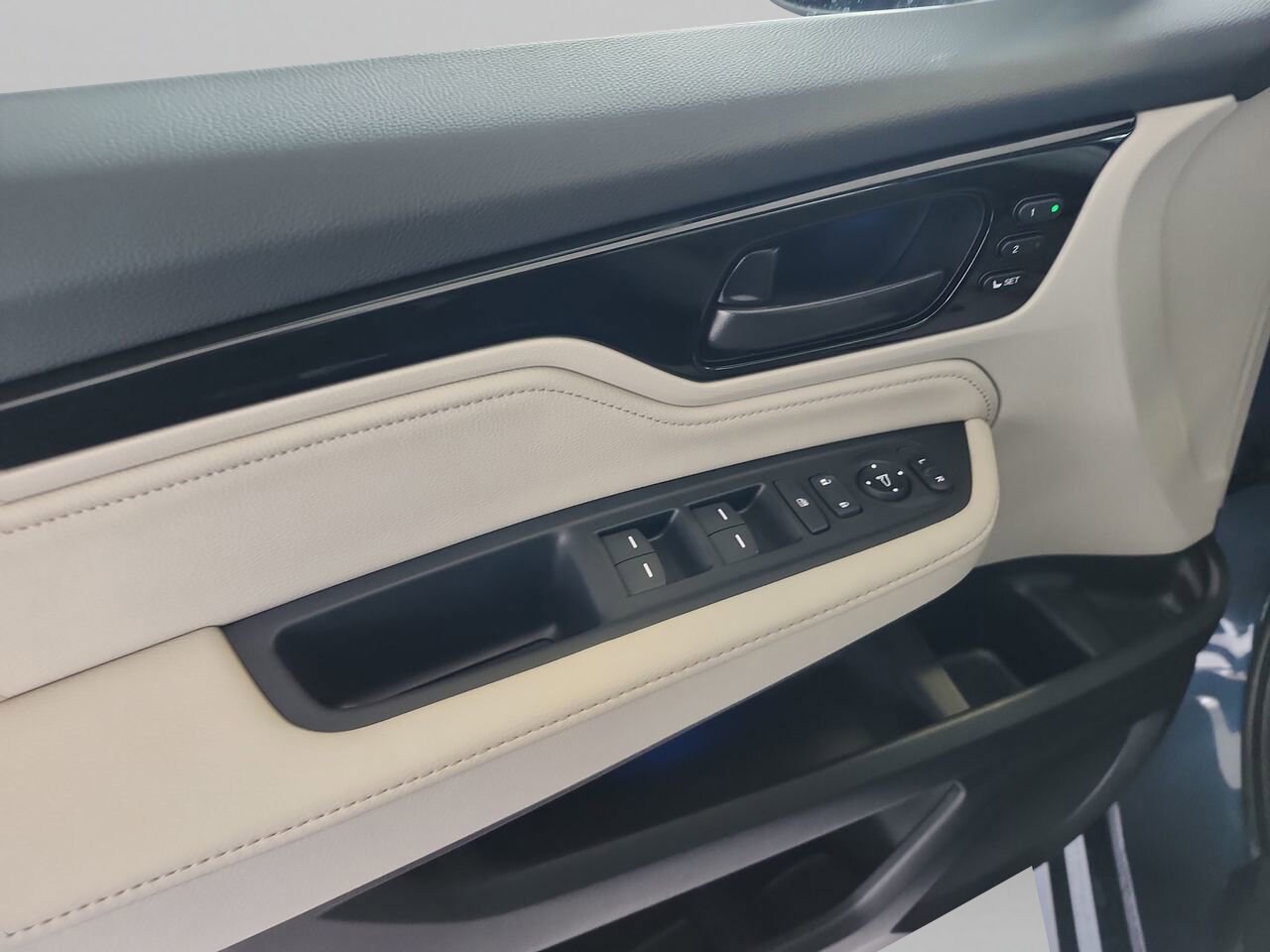 2026 Honda Odyssey Touring - Photo 30