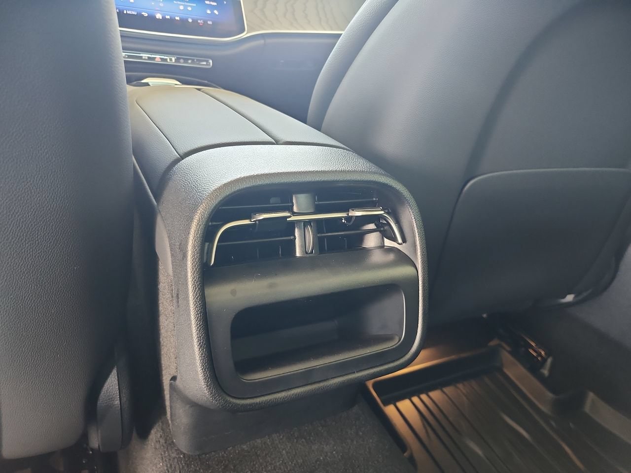 2026 Mercedes-Benz E-Class E350 - Photo 34