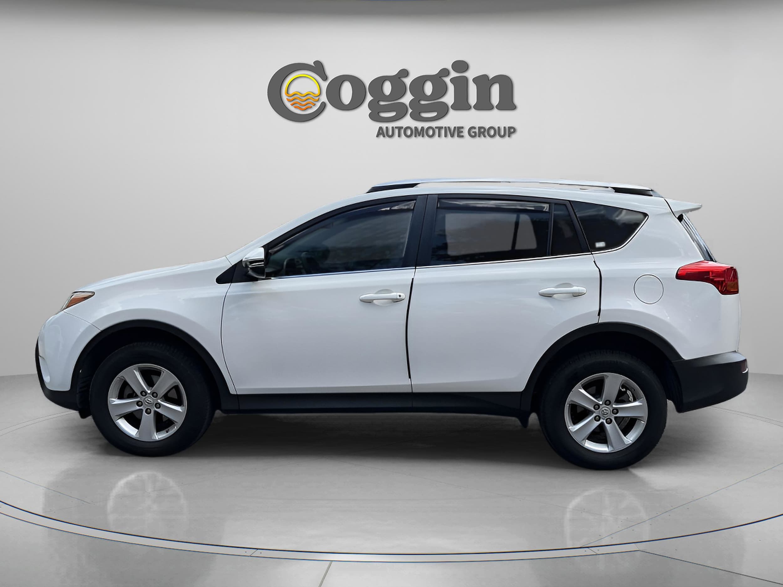 Used 2014 Toyota RAV4 XLE with VIN 2T3WFREVXEW098118 for sale in Orange City, FL