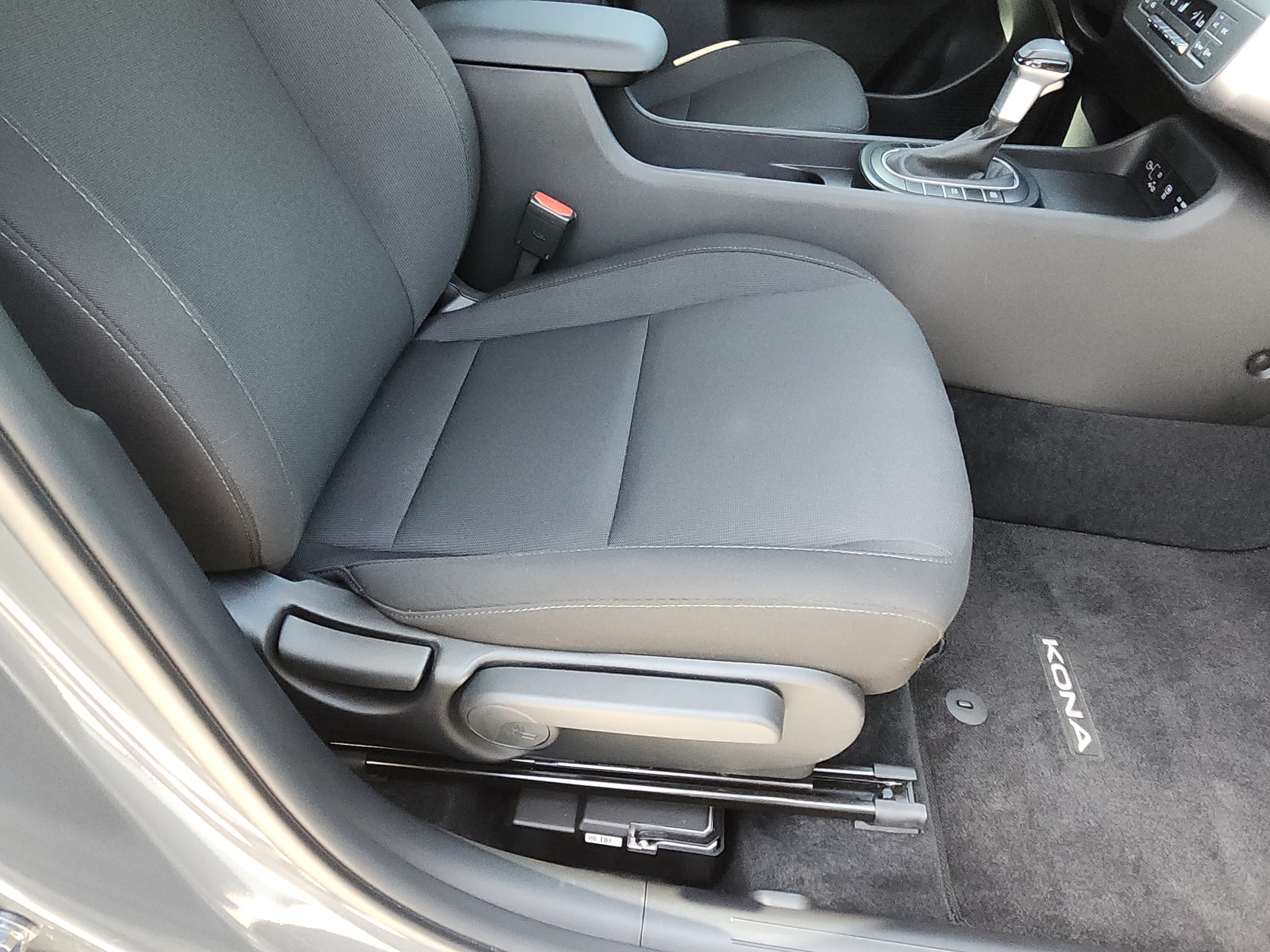 2025 Hyundai Kona SEL - Photo 20