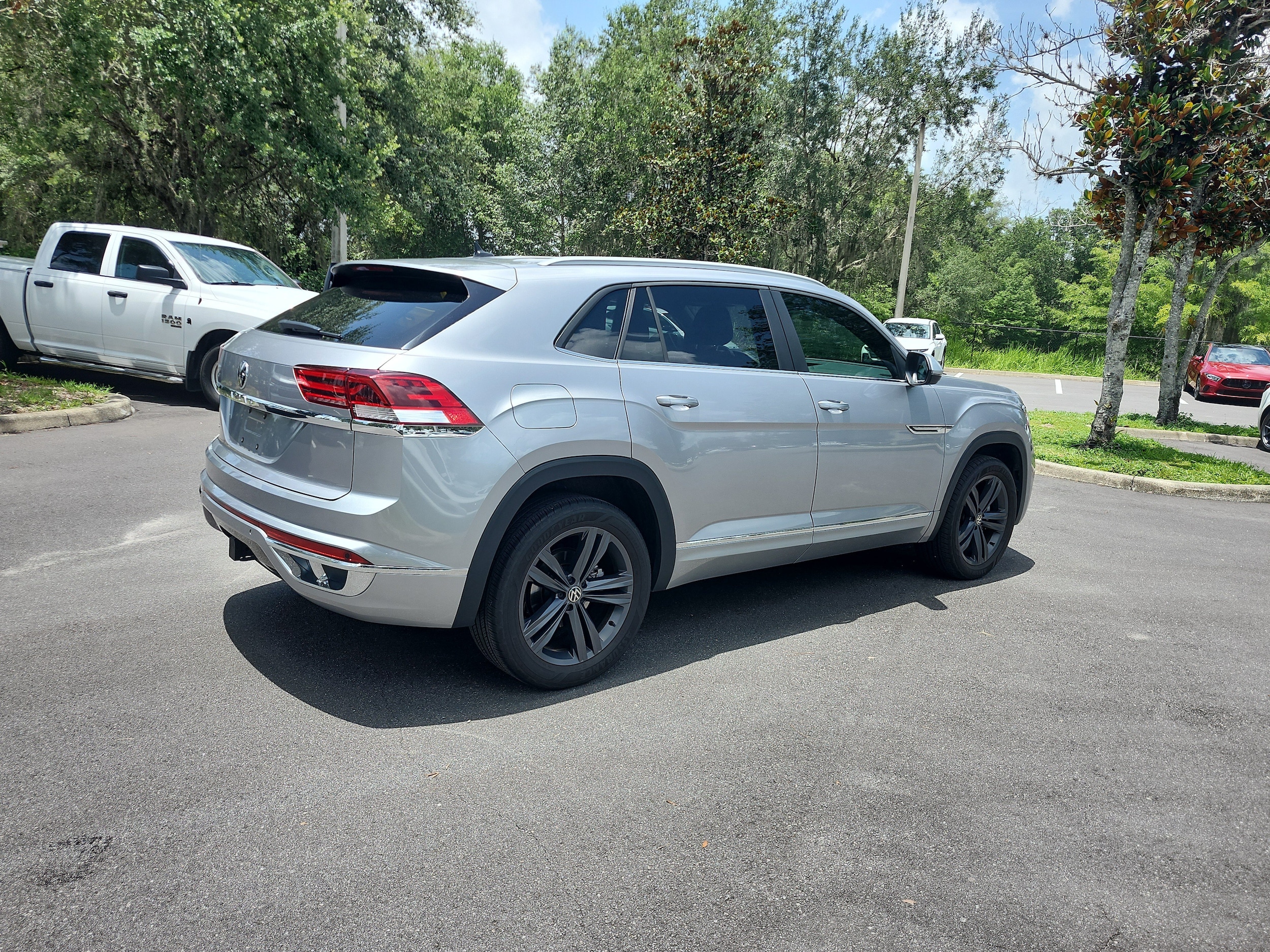 2020 Volkswagen Atlas Cross Sport SE w/Tech R-Line - Photo 6