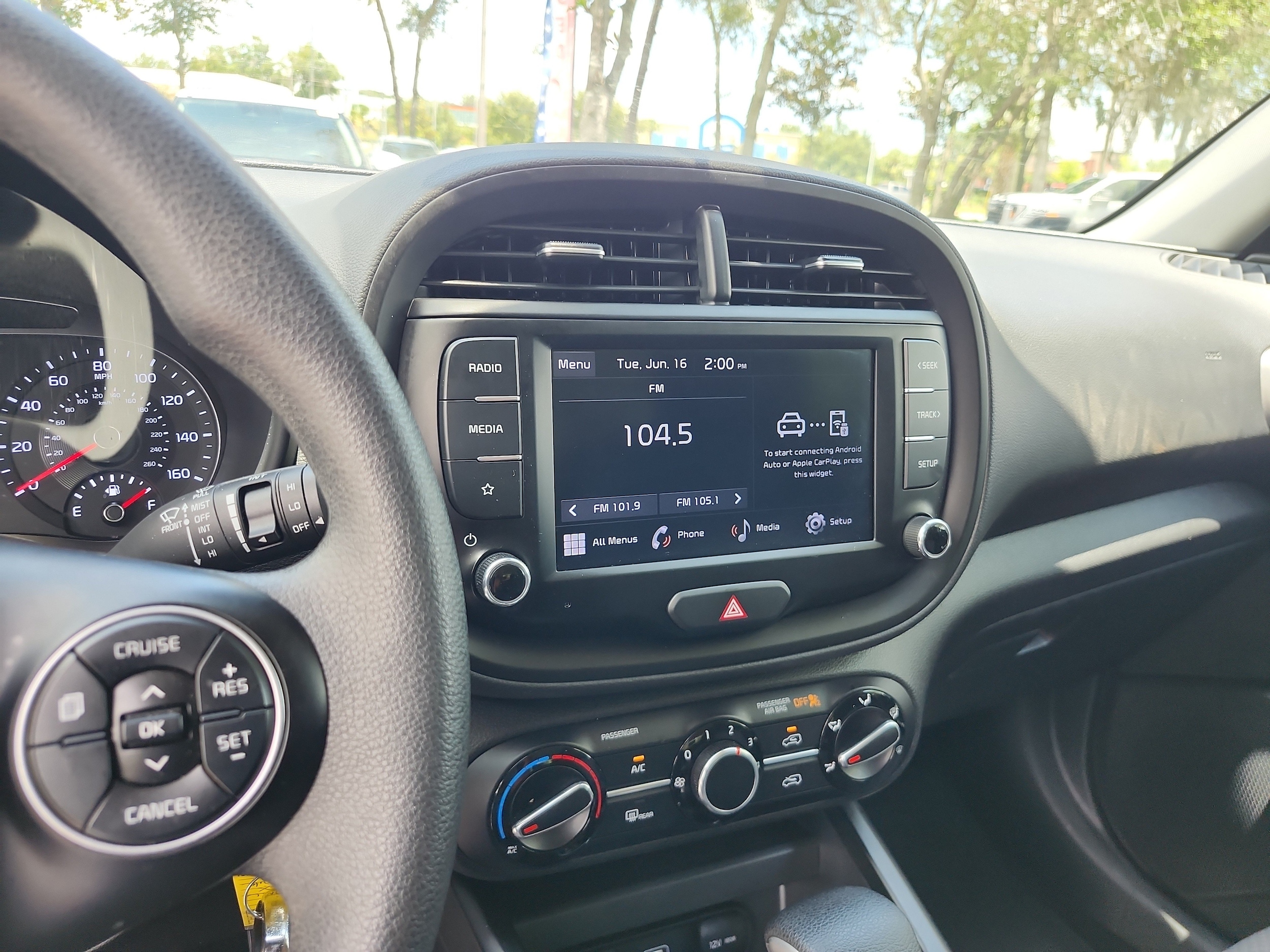 2022 Kia Soul LX - Photo 14