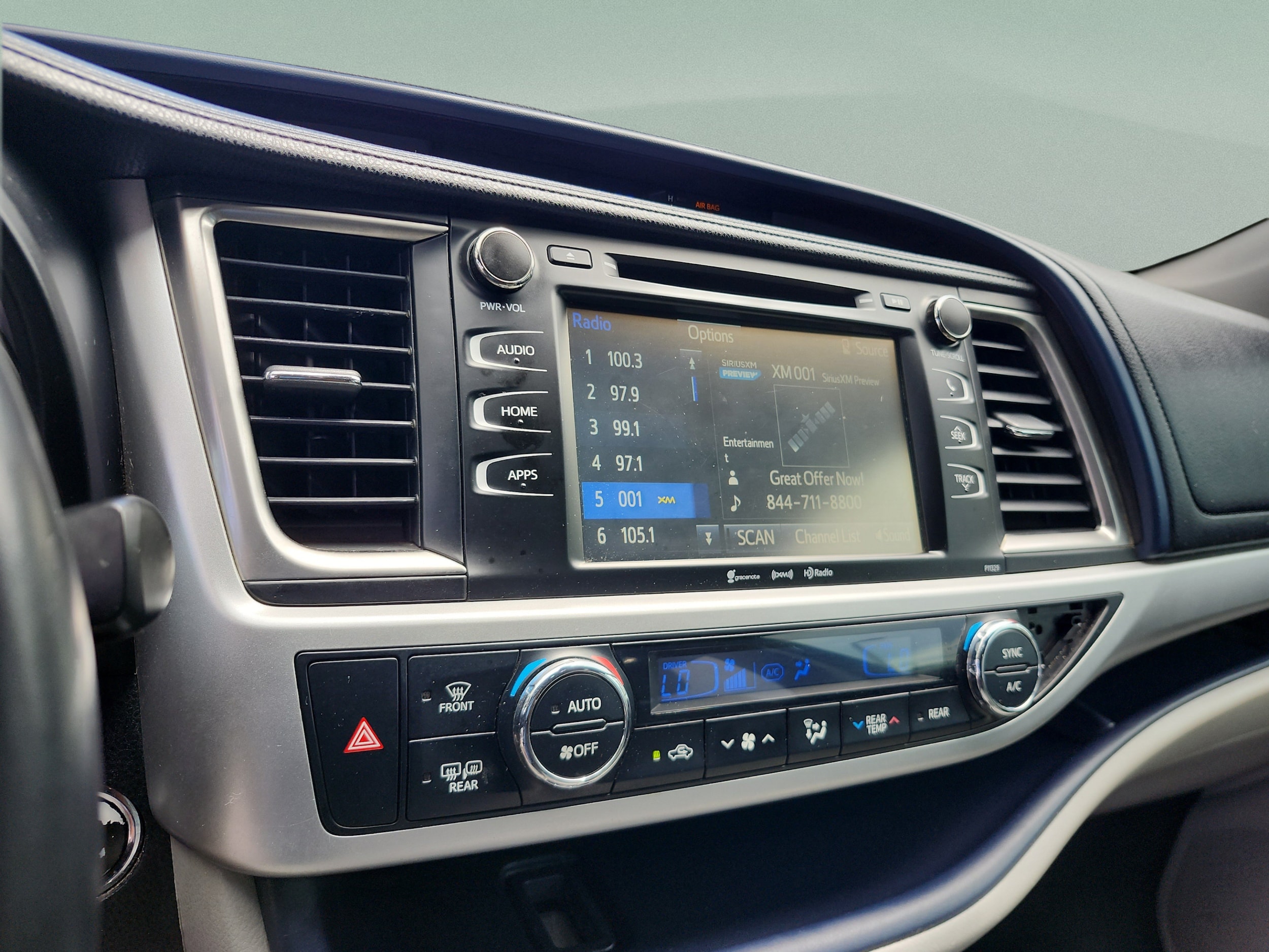 2018 Toyota Highlander LE Plus - Photo 12