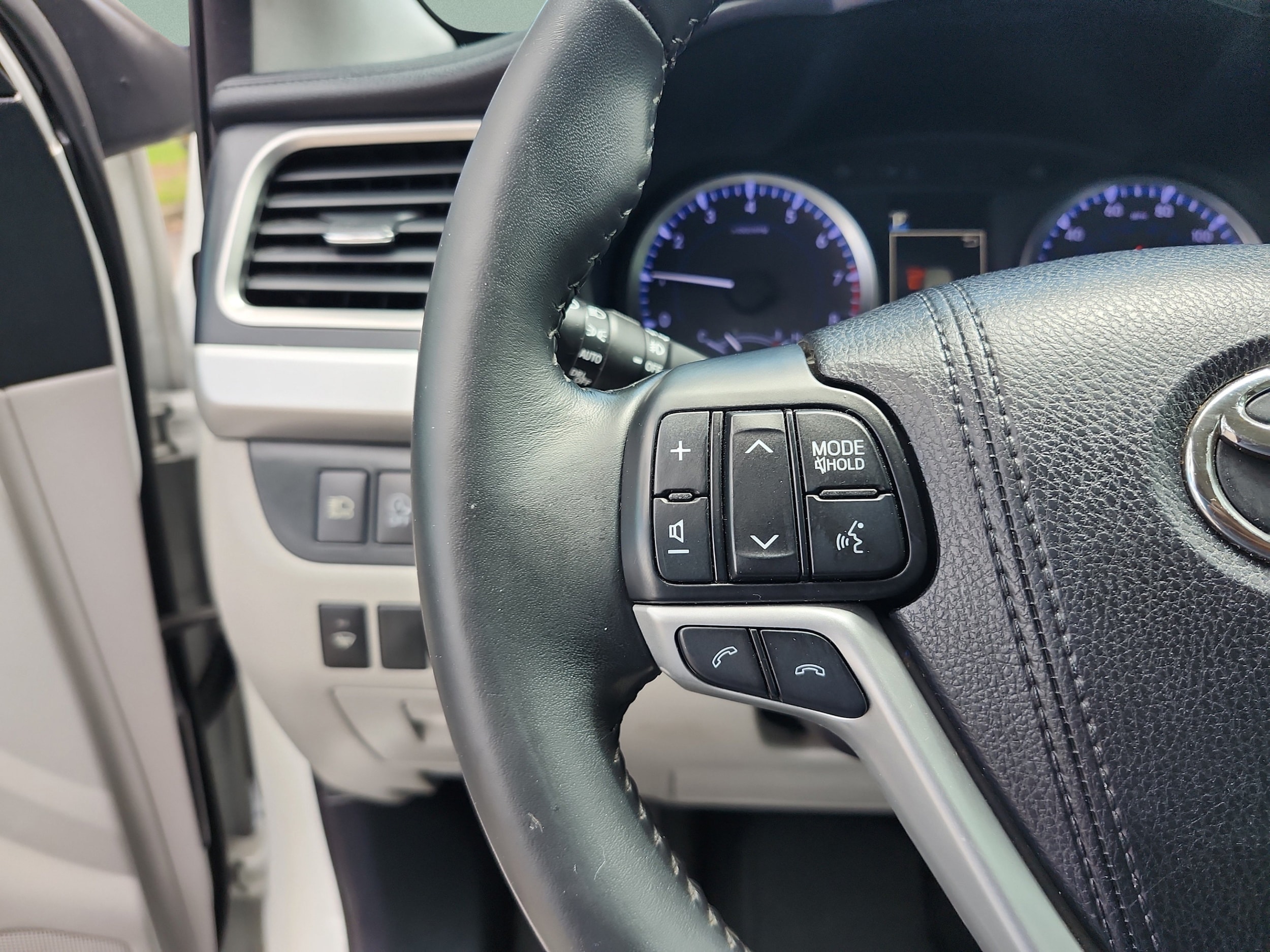 2018 Toyota Highlander LE Plus - Photo 13