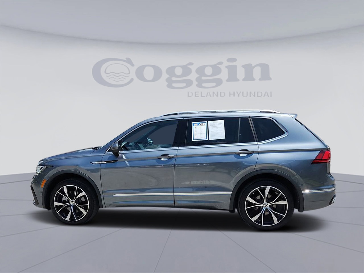 Used 2022 Volkswagen Tiguan SEL R-LINE with VIN 3VV4B7AXXNM176088 for sale in Deland, FL