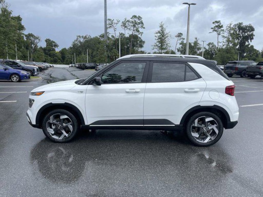 New 2026 Hyundai Venue SEL w/Two-Tone Roof SUV