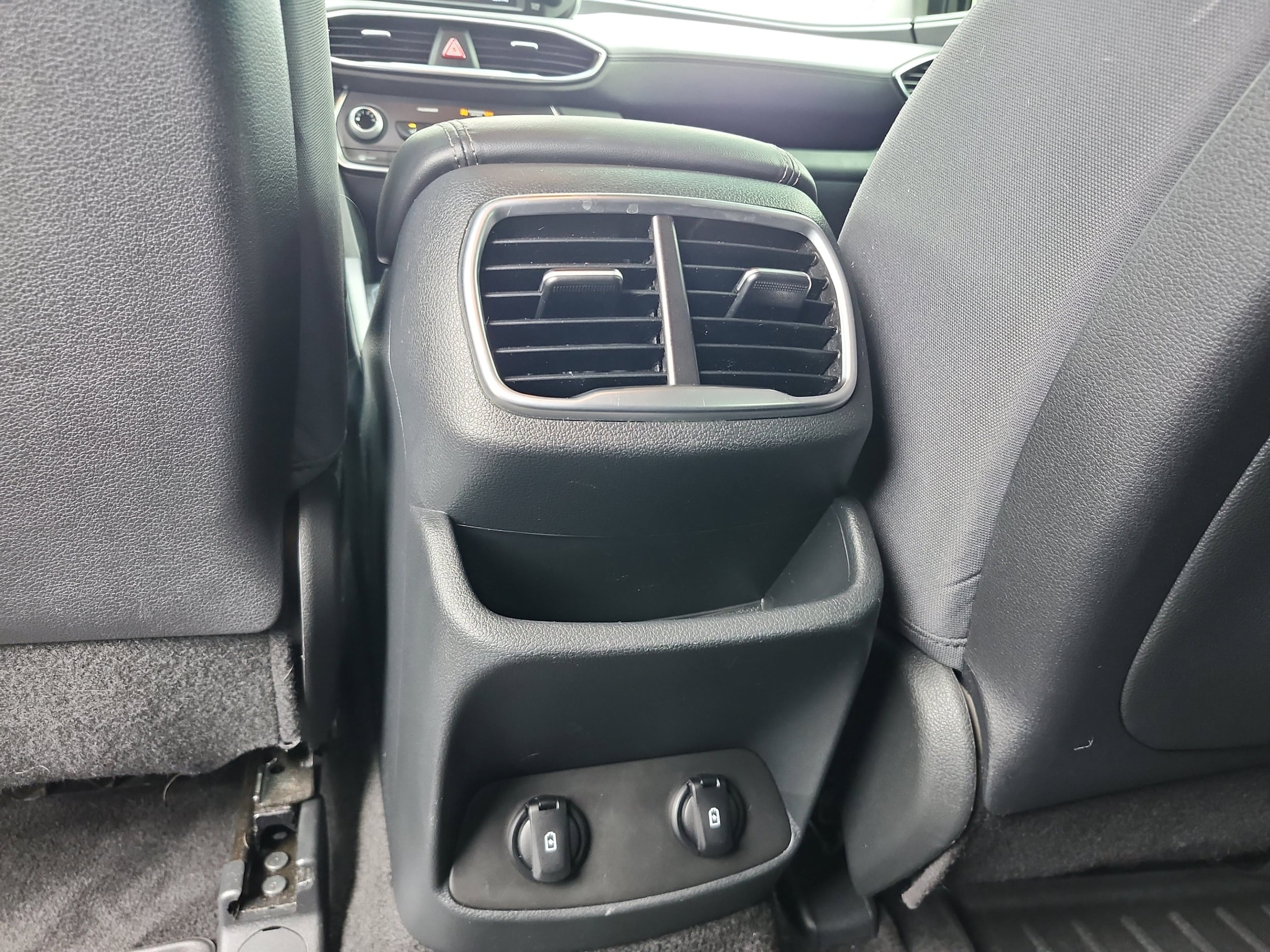 2019 Hyundai Santa Fe SE - Photo 17