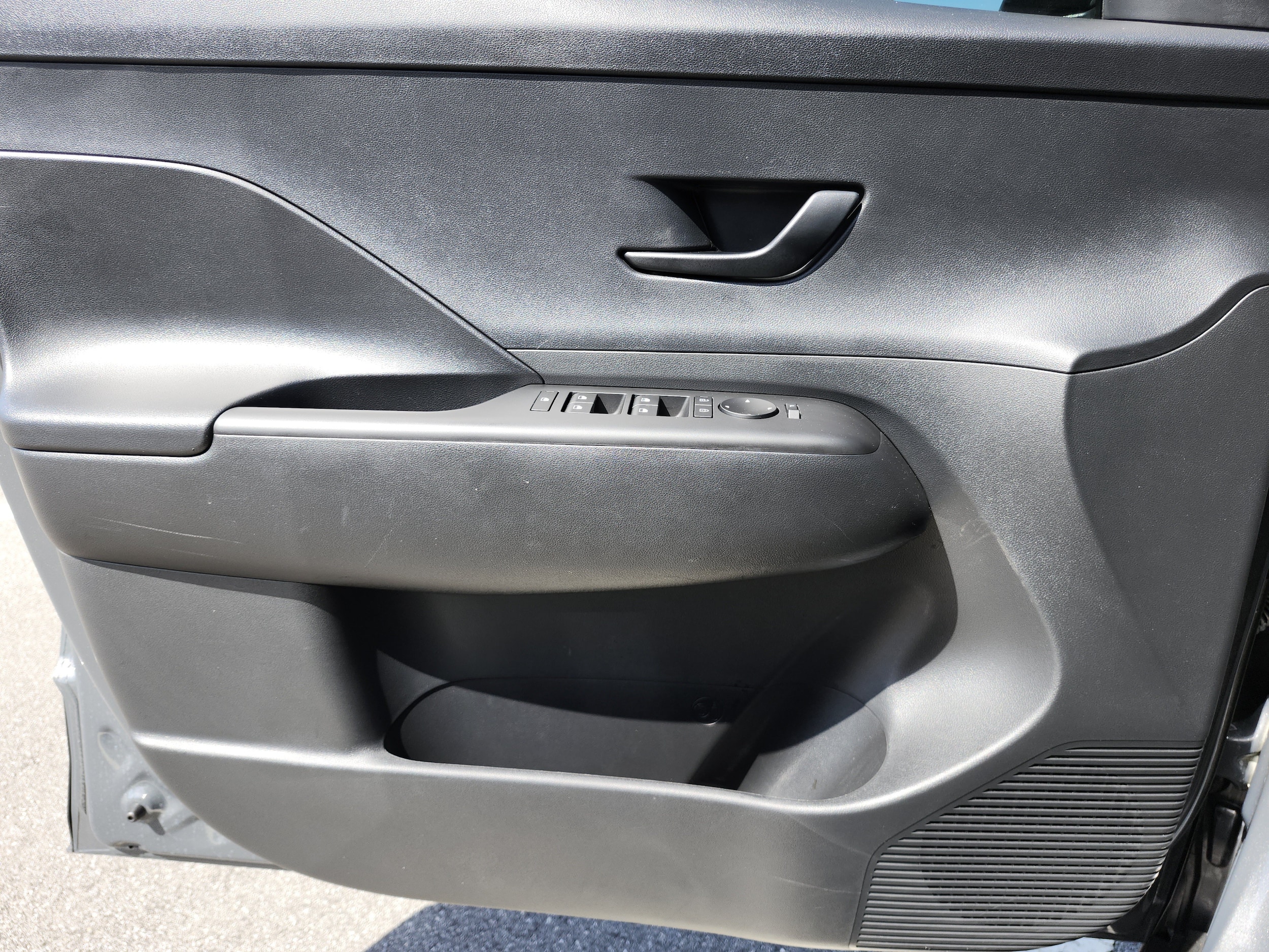 2025 Hyundai Kona SEL - Photo 17