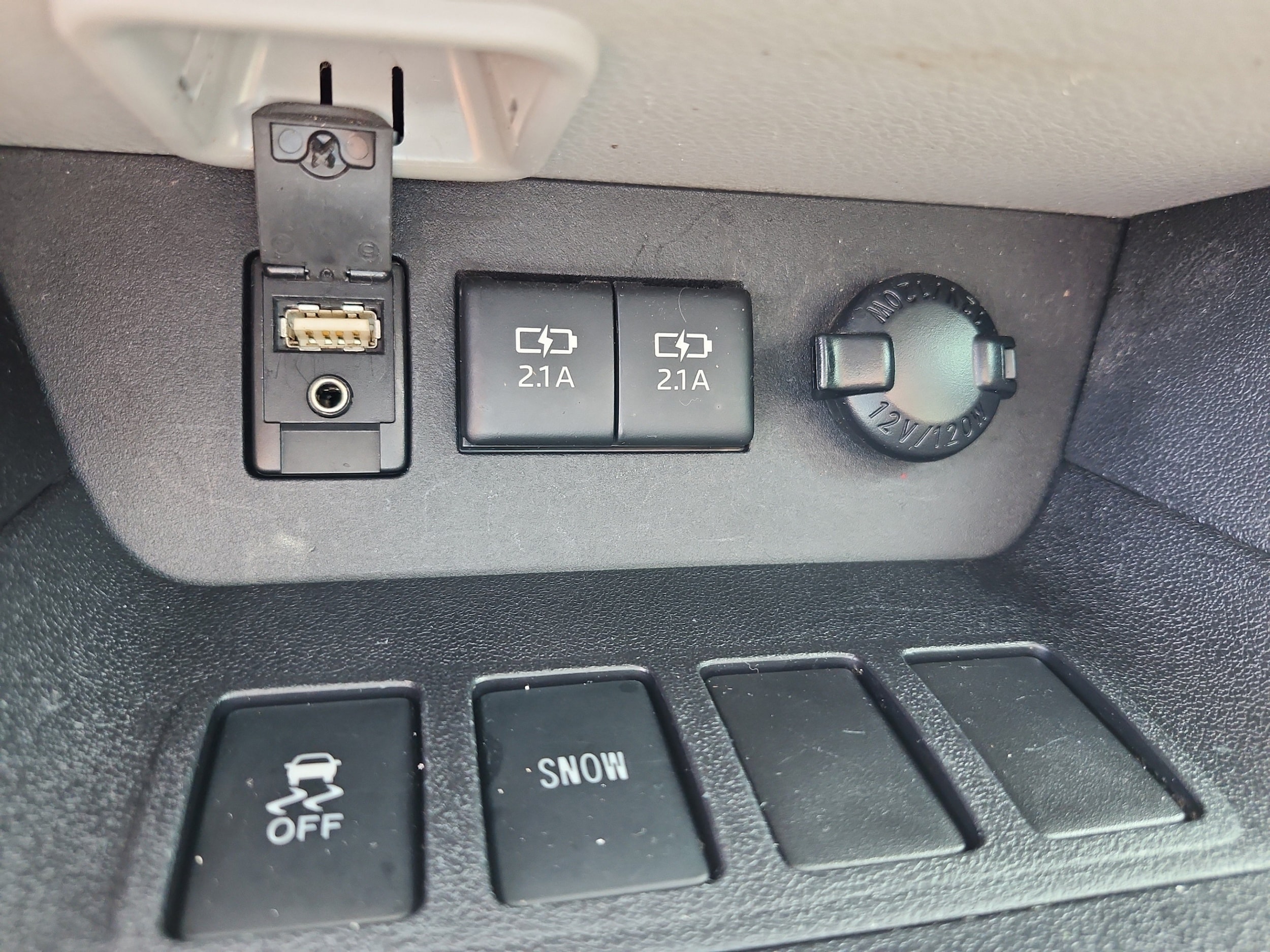 2018 Toyota Highlander LE Plus - Photo 26