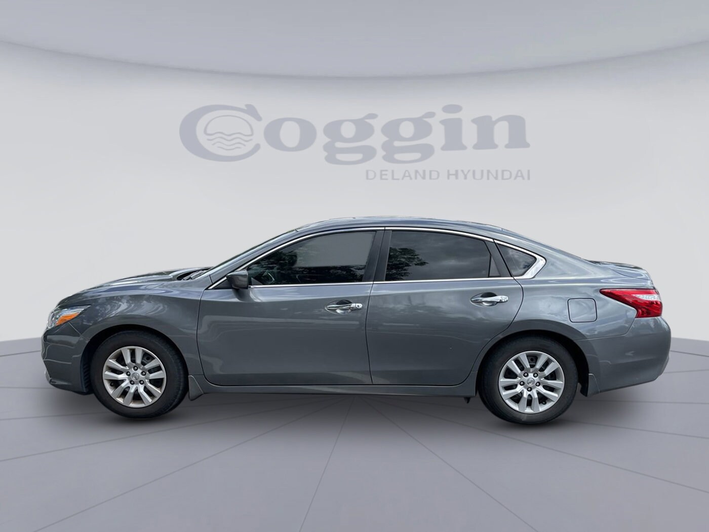 2017 Nissan Altima 2.5 S photo 2