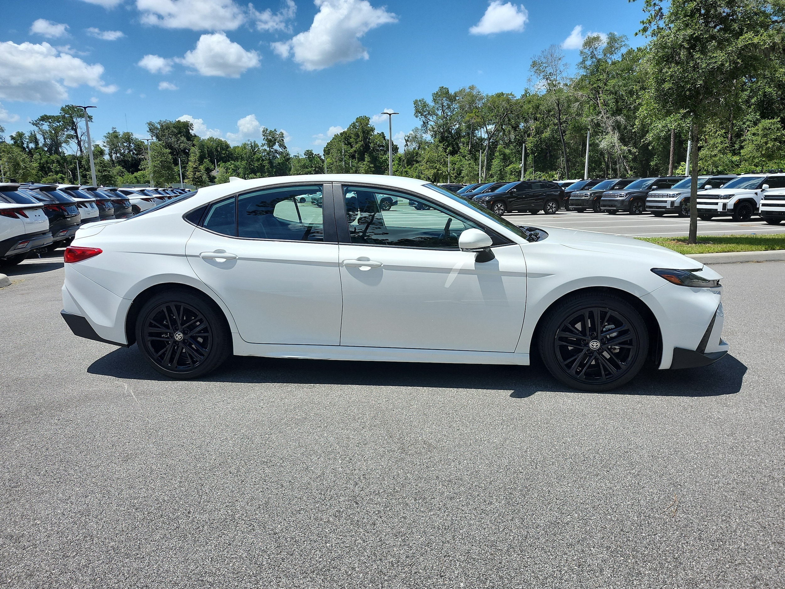 2025 Toyota Camry SE - Photo 7