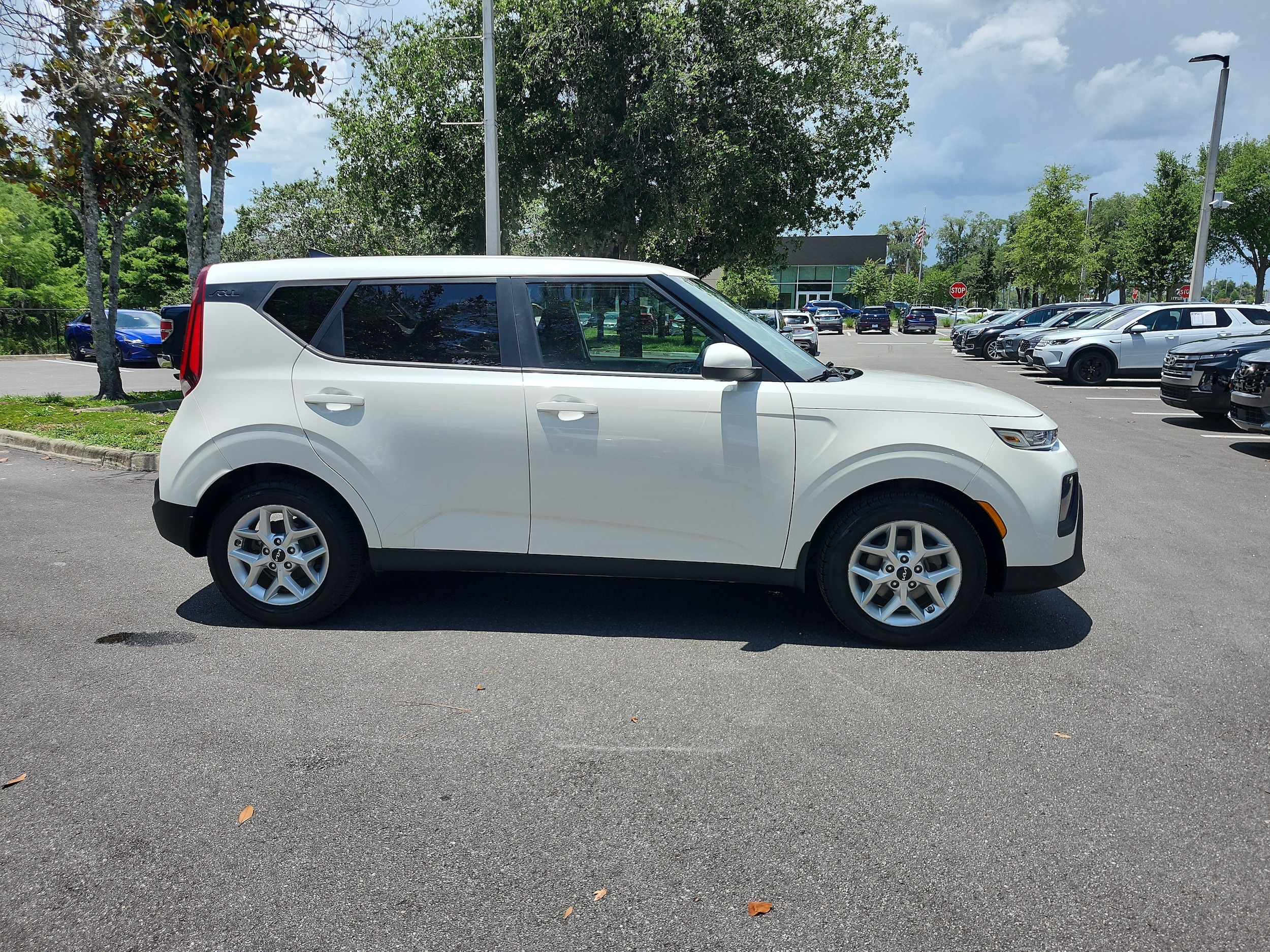2022 Kia Soul LX - Photo 7
