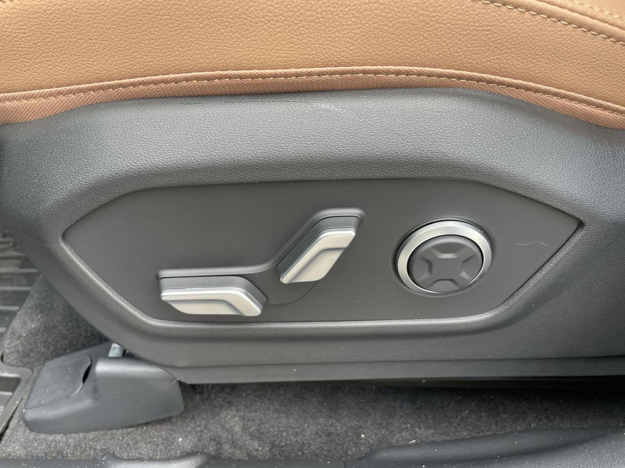 2026 Hyundai Santa Fe Limited - Photo 14