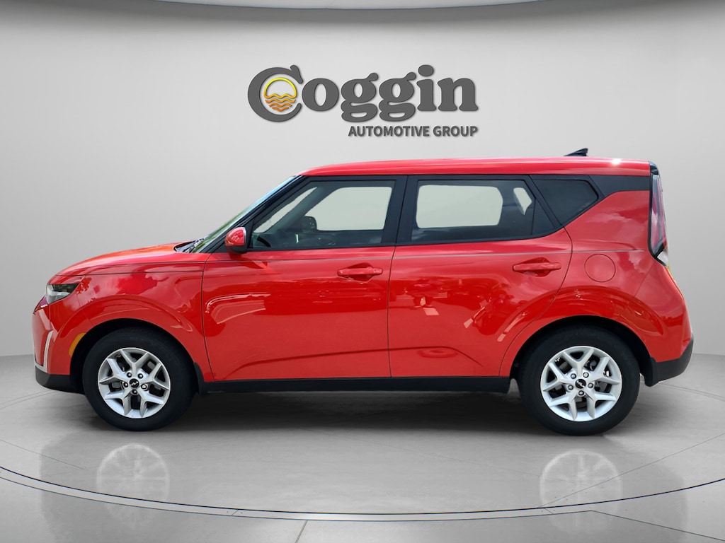 Used 2025 Kia Soul LX Hatchback